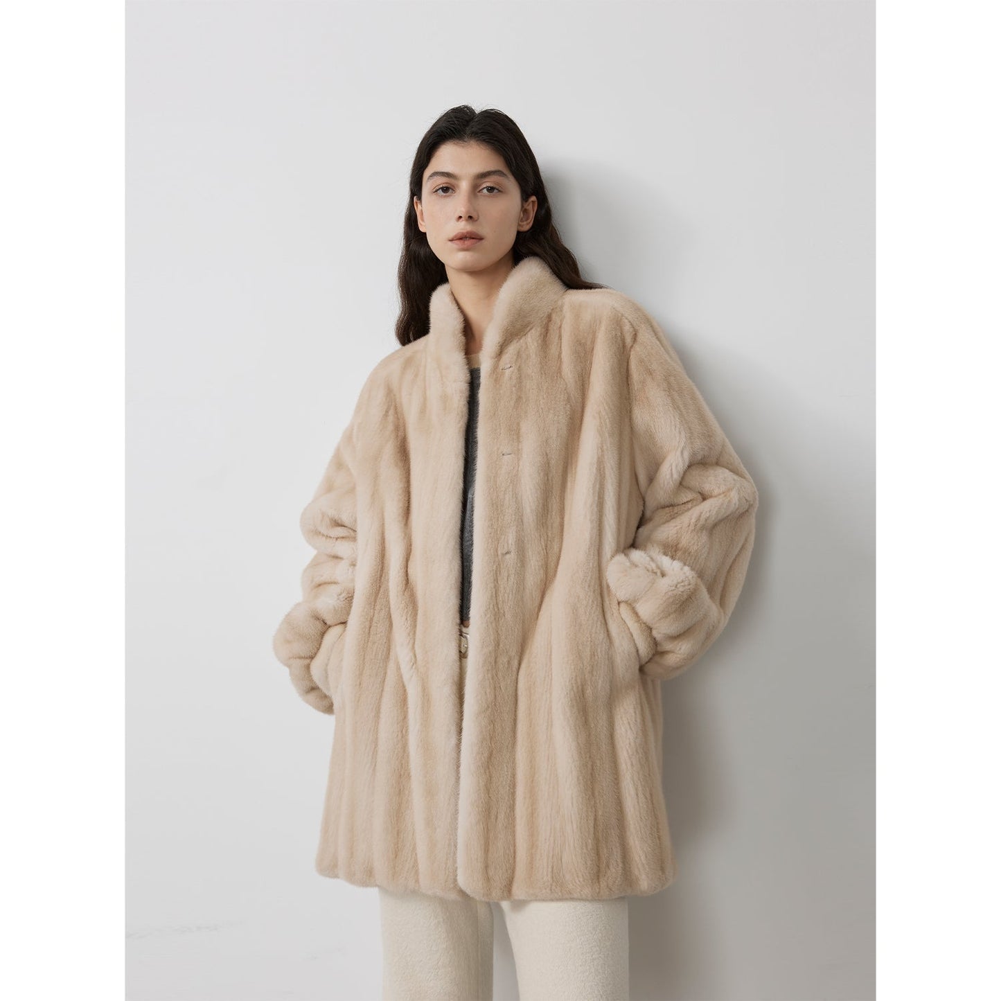 Abrigo de piel suave de longitud media con cuello alto y acabado natural Women's Fashion - Women's Clothing - Jackets & Coats - Real Fur | Zulter VIP .