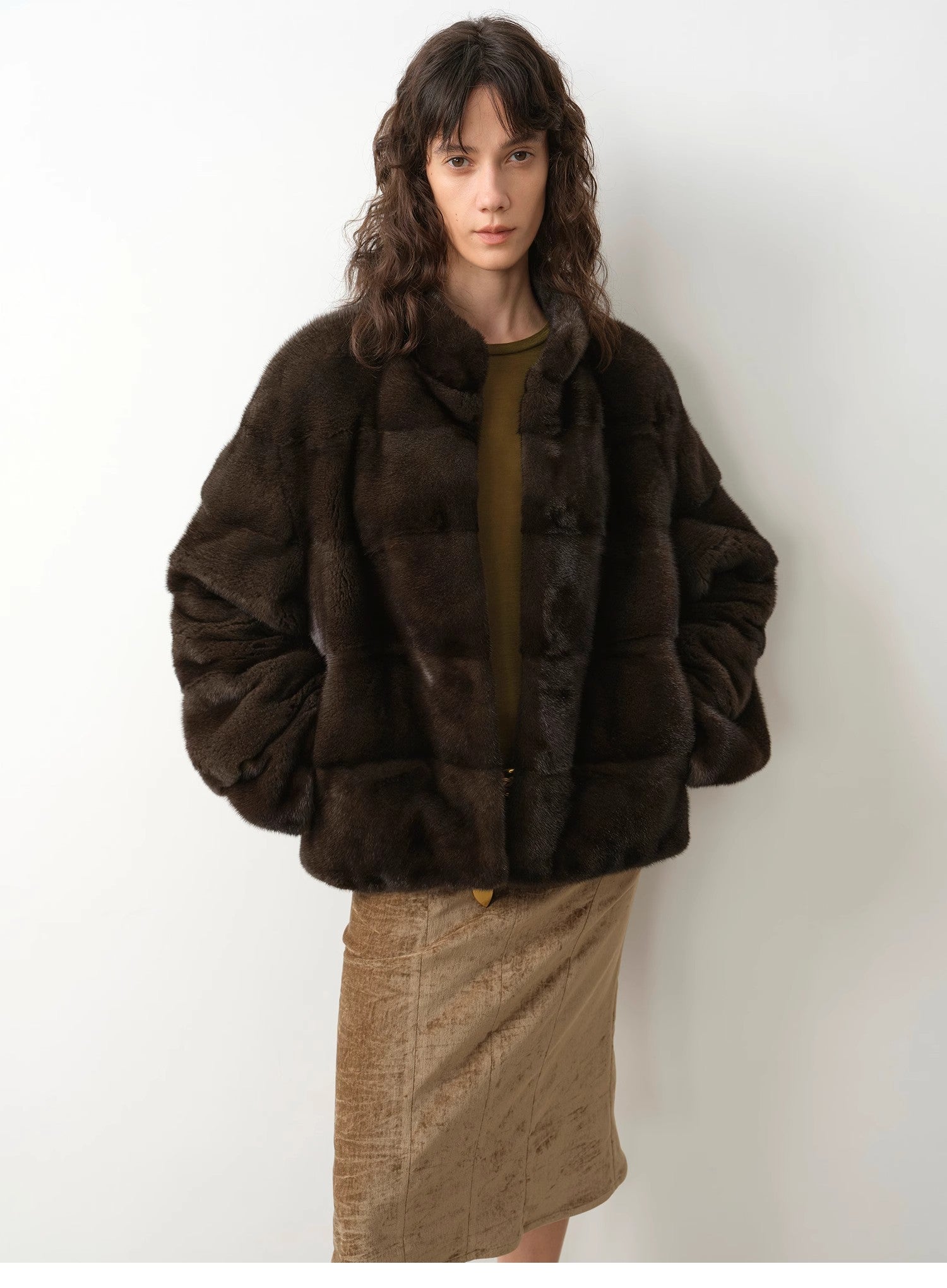 Abrigo de Visón Natural con Cuello Alto – Edición Exclusiva Women's Fashion - Women's Clothing - Jackets & Coats - Real Fur | Zulter VIP .