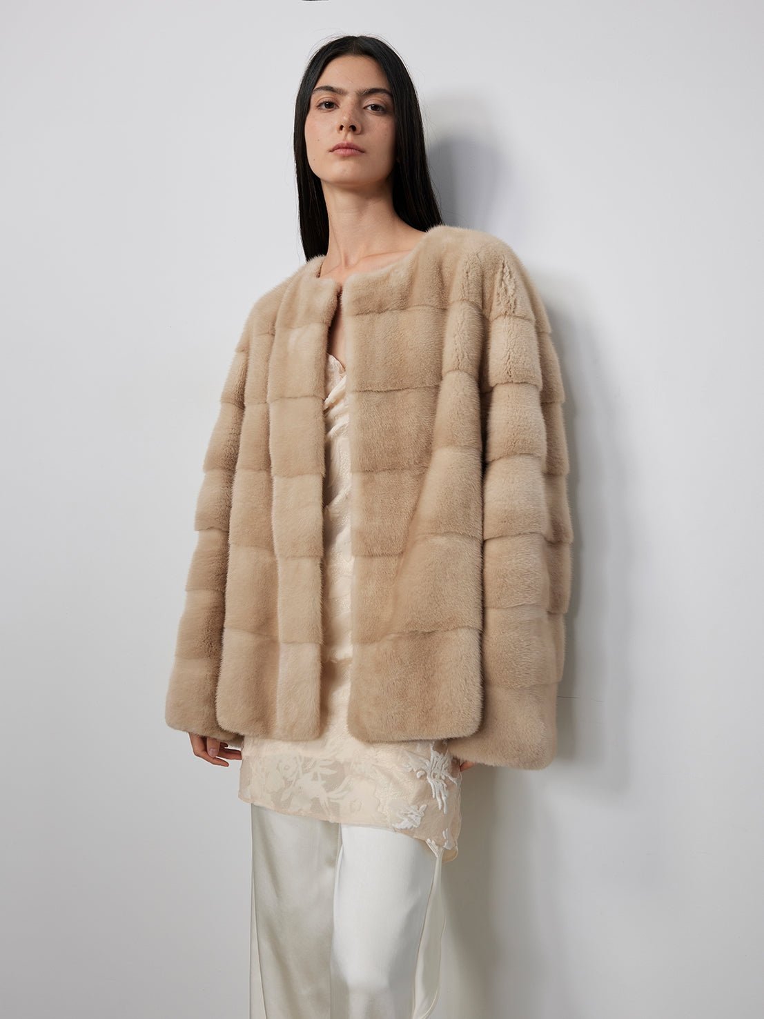 Abrigo de Visón Vintage Premium con Acabado de Terciopelo – Elegancia Invernal Exclusiva Women's Fashion - Women's Clothing - Jackets & Coats - Real Fur | Zulter VIP .