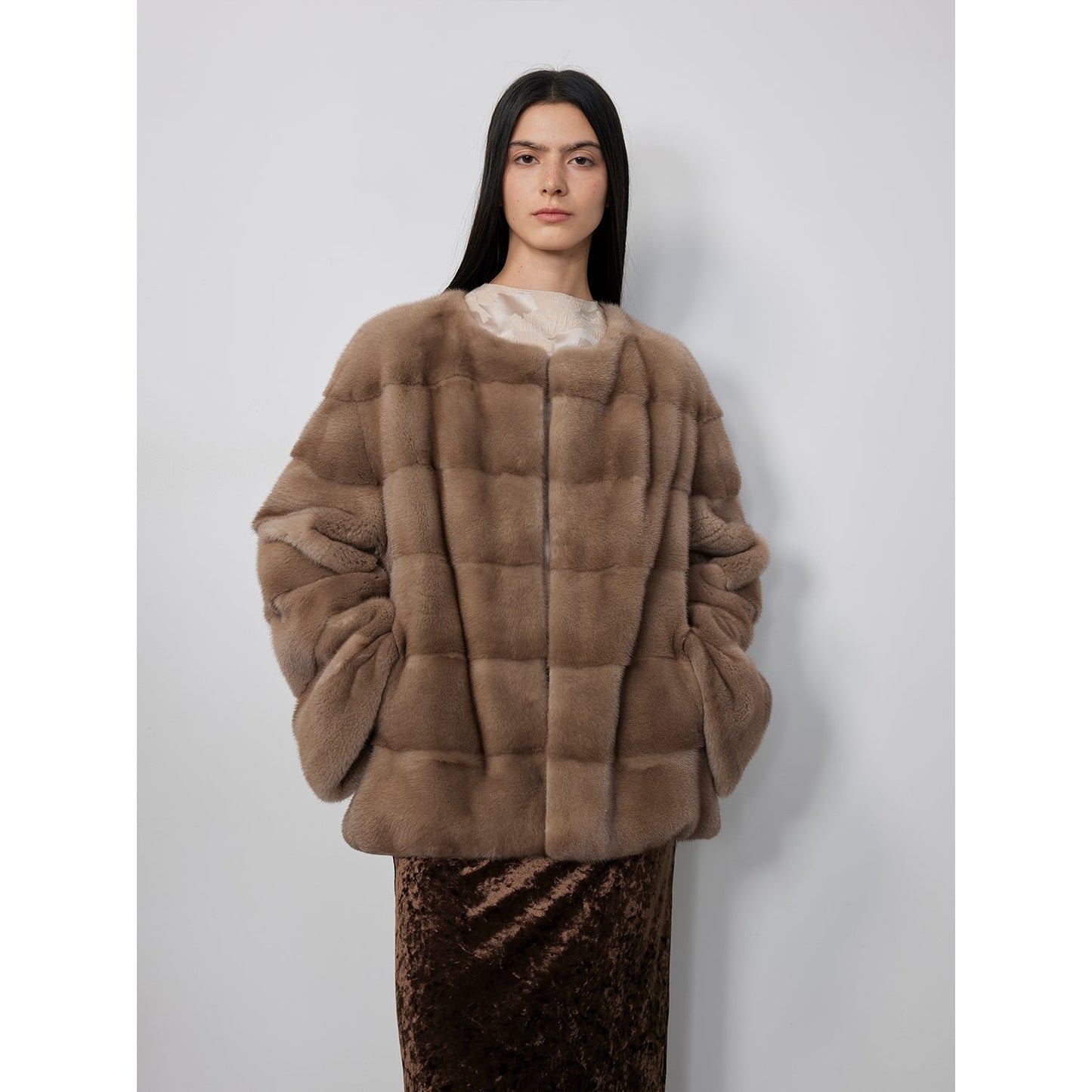 Abrigo de Visón Vintage Premium con Acabado de Terciopelo – Elegancia Invernal Exclusiva Women's Fashion - Women's Clothing - Jackets & Coats - Real Fur | Zulter VIP .