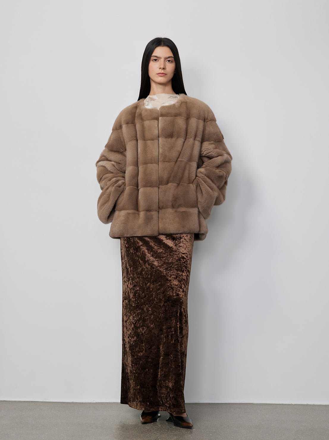 Abrigo de Visón Vintage Premium con Acabado de Terciopelo – Elegancia Invernal Exclusiva Women's Fashion - Women's Clothing - Jackets & Coats - Real Fur | Zulter VIP .