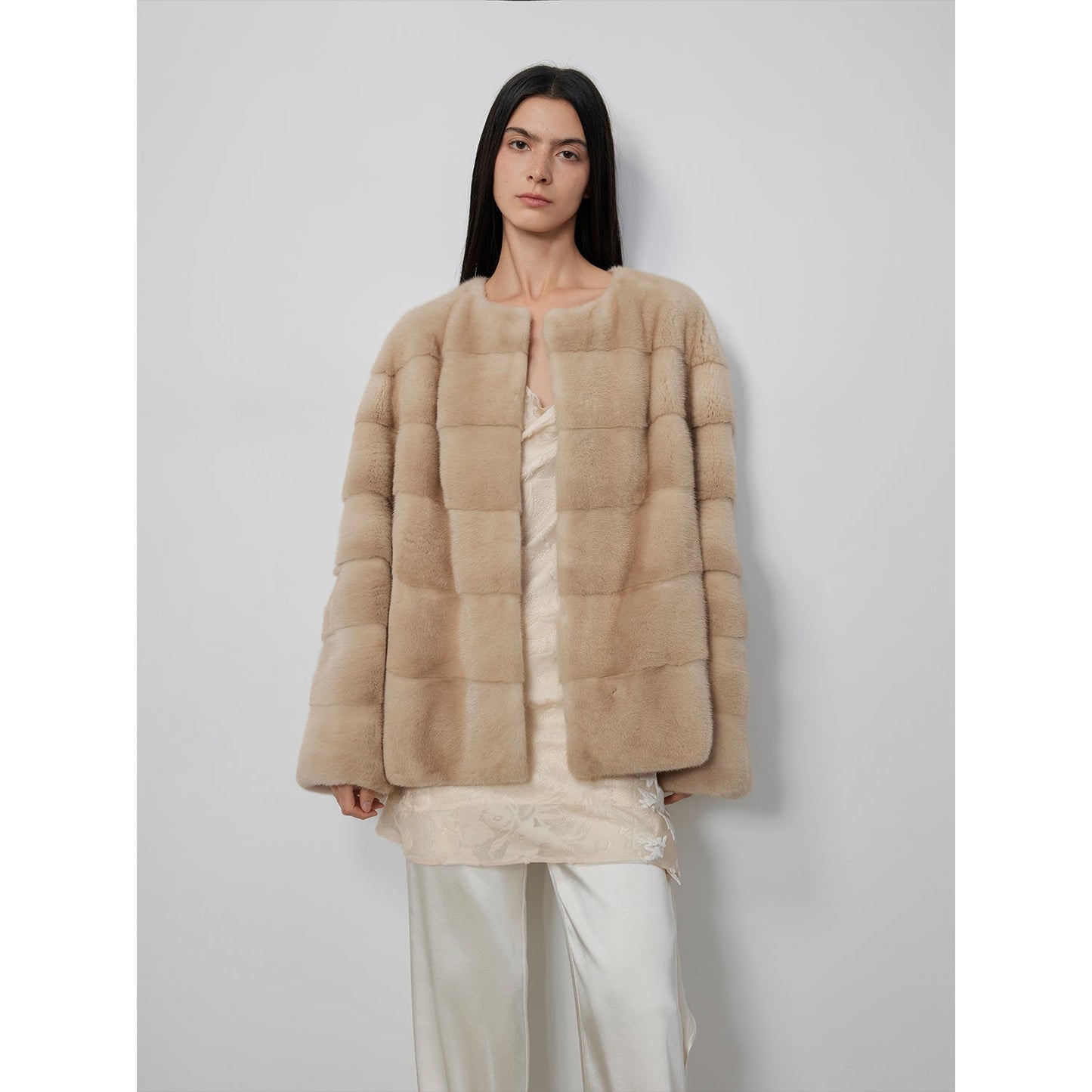 Abrigo de Visón Vintage Premium con Acabado de Terciopelo – Elegancia Invernal Exclusiva Women's Fashion - Women's Clothing - Jackets & Coats - Real Fur | Zulter VIP .