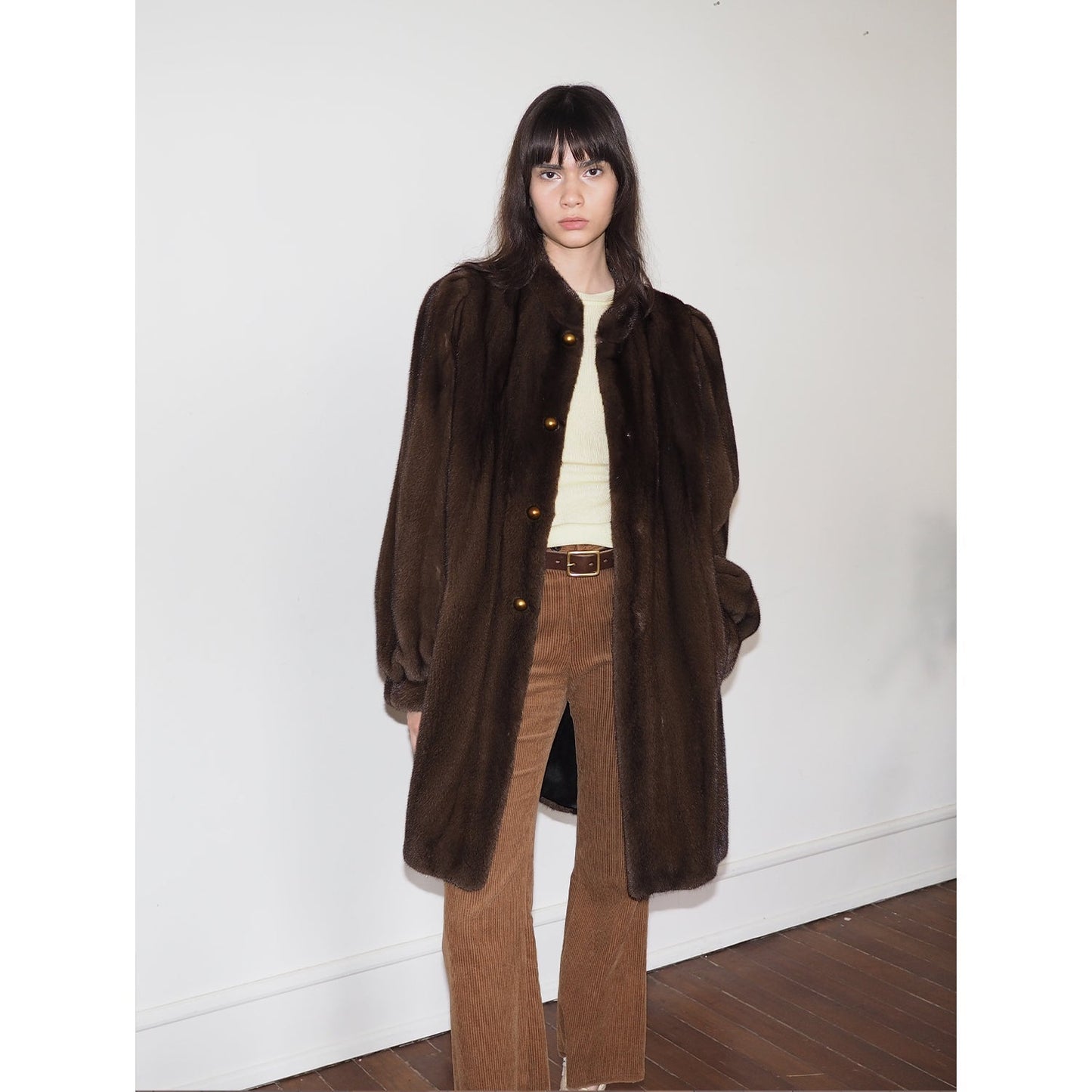 Abrigo Vintage de Piel Suave con Acabado Clásico Women's Fashion - Women's Clothing - Jackets & Coats - Real Fur | Zulter VIP .