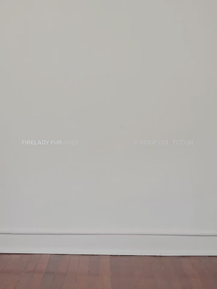 Abrigo Vintage de Piel Suave con Acabado Clásico Women's Fashion - Women's Clothing - Jackets & Coats - Real Fur | Zulter VIP .