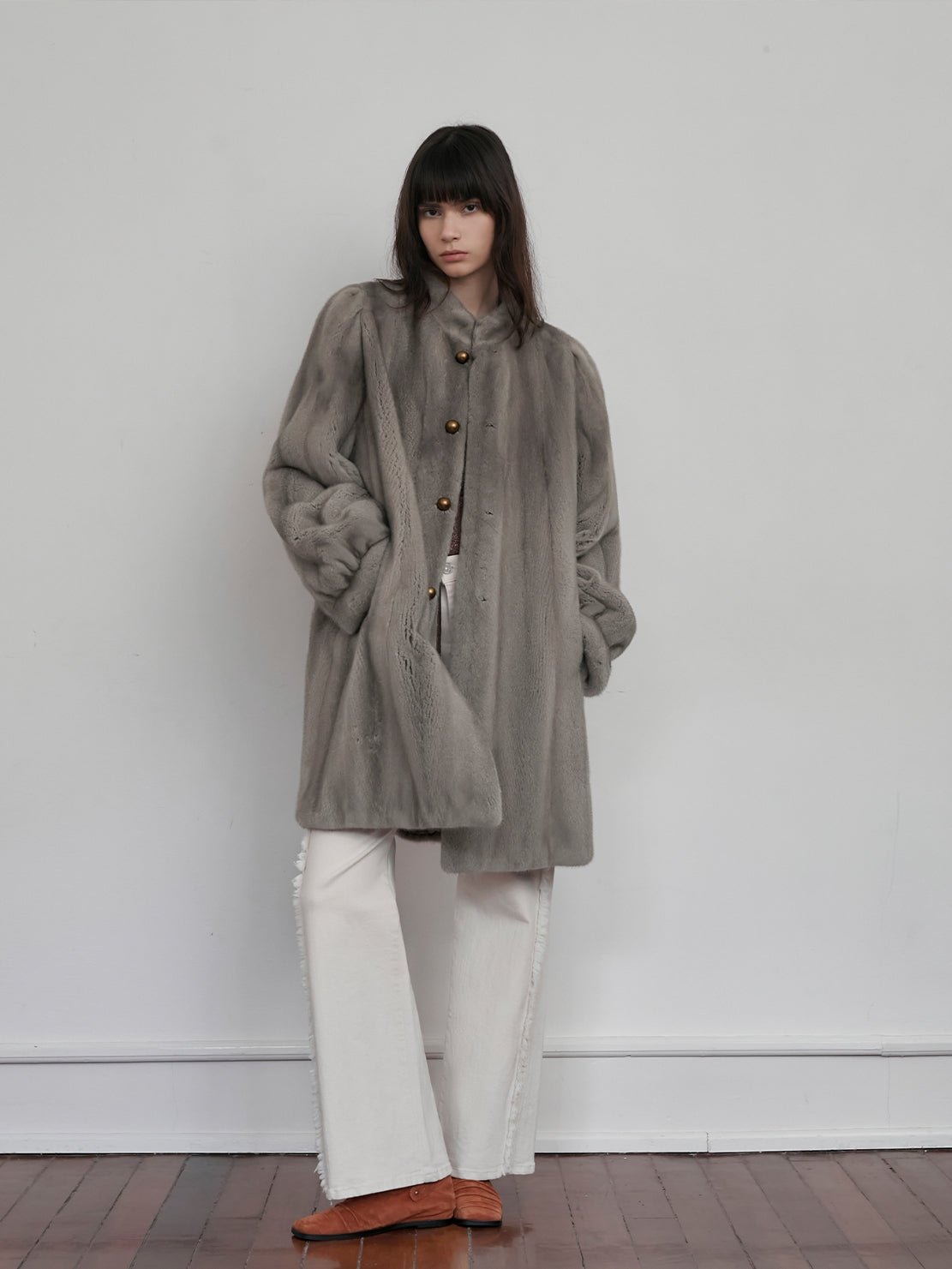 Abrigo Vintage de Piel Suave con Acabado Clásico Women's Fashion - Women's Clothing - Jackets & Coats - Real Fur | Zulter VIP .