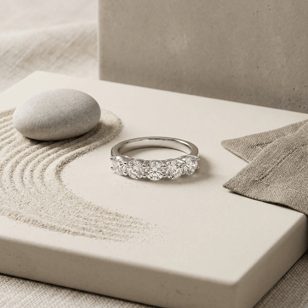 Anillo de aniversario en oro blanco 14K con 5 diamantes certificados AGI (1,14 ct) Jewelry & Accessories - Rings | Zulter VIP .