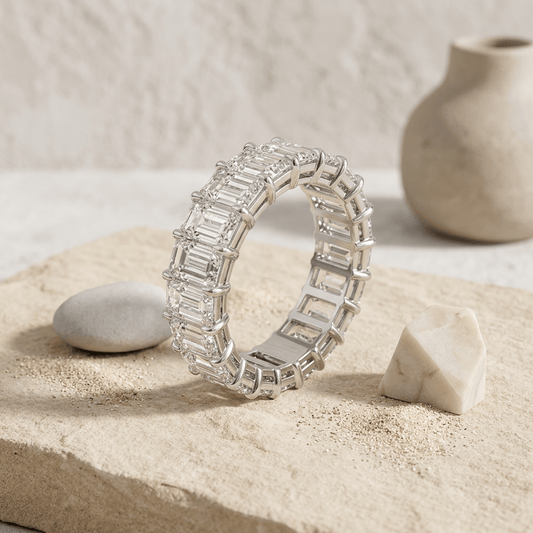 Anillo de eternidad en oro blanco con diamantes cultivados de alta pureza Jewelry & Accessories - Rings | Zulter VIP .