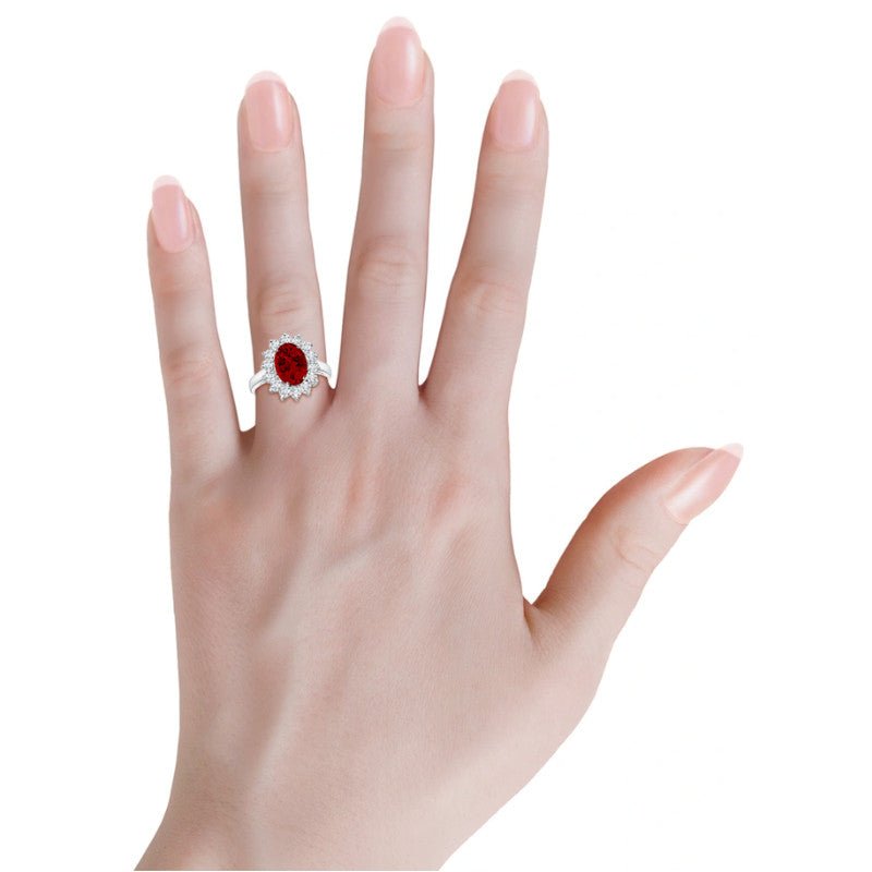 Anillo de lujo con rubí ovalado y halo de diamantes en oro de 14 quilates Jewelry & Accessories - Rings | Zulter VIP .
