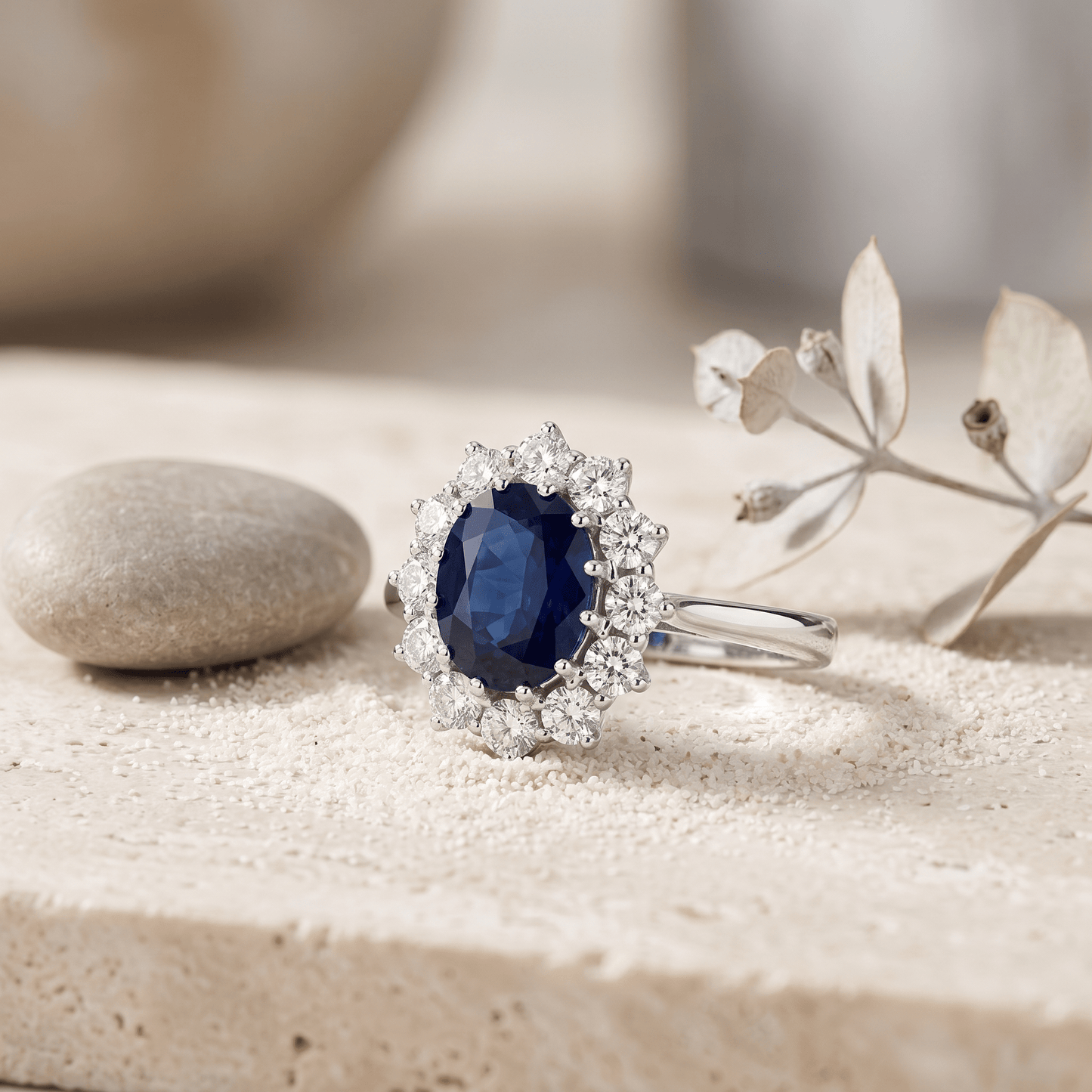 Anillo Real Exquisito con Zafiro Azul y Diamantes en Oro Blanco 14K Women's Fashion - Weddings & Events - Wedding Accessories | Zulter VIP .