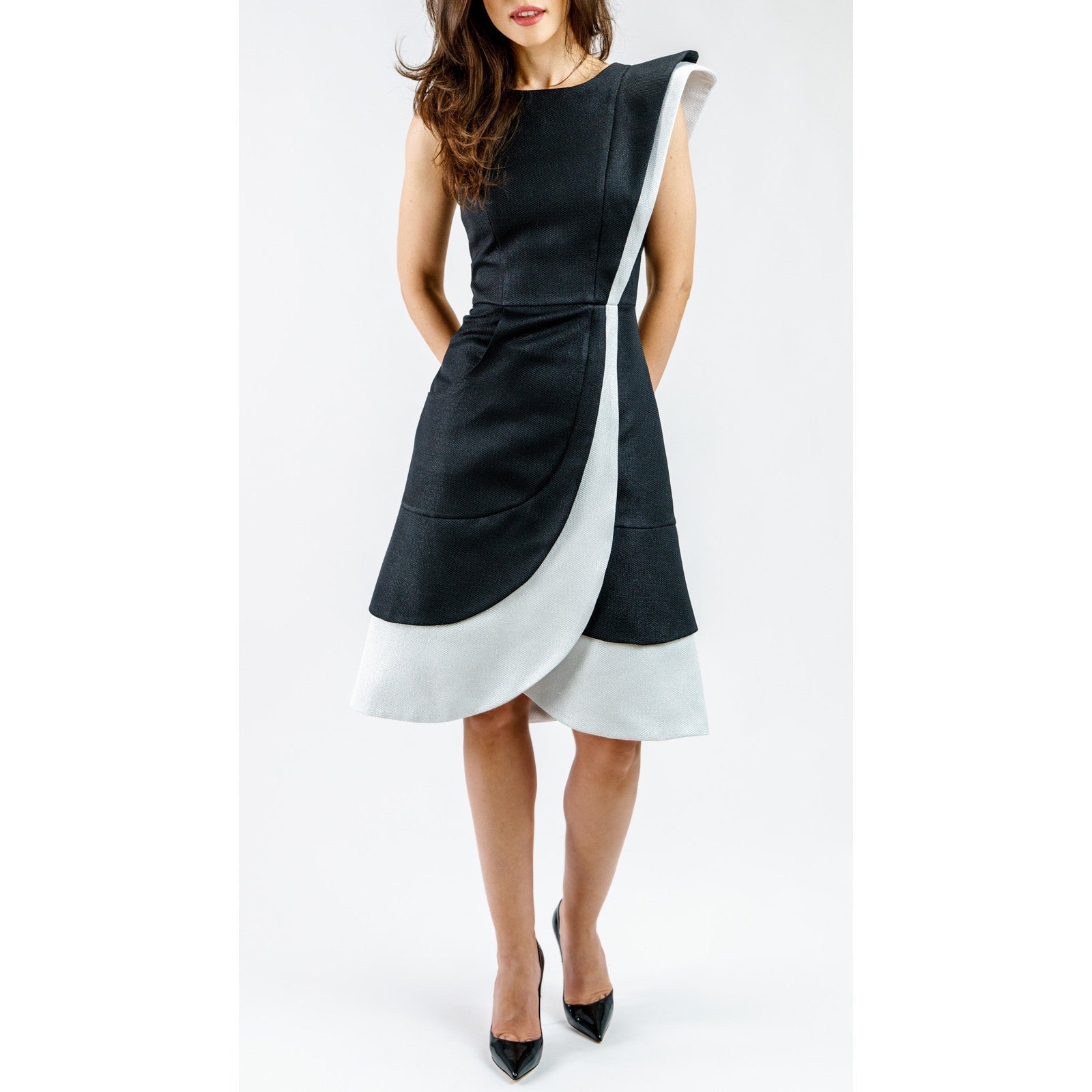 Asimetría Sin Miedo – Elegancia Negra que Rompe las Reglas Women's Fashion - Weddings & Events - Evening Dresses | Zulter VIP .