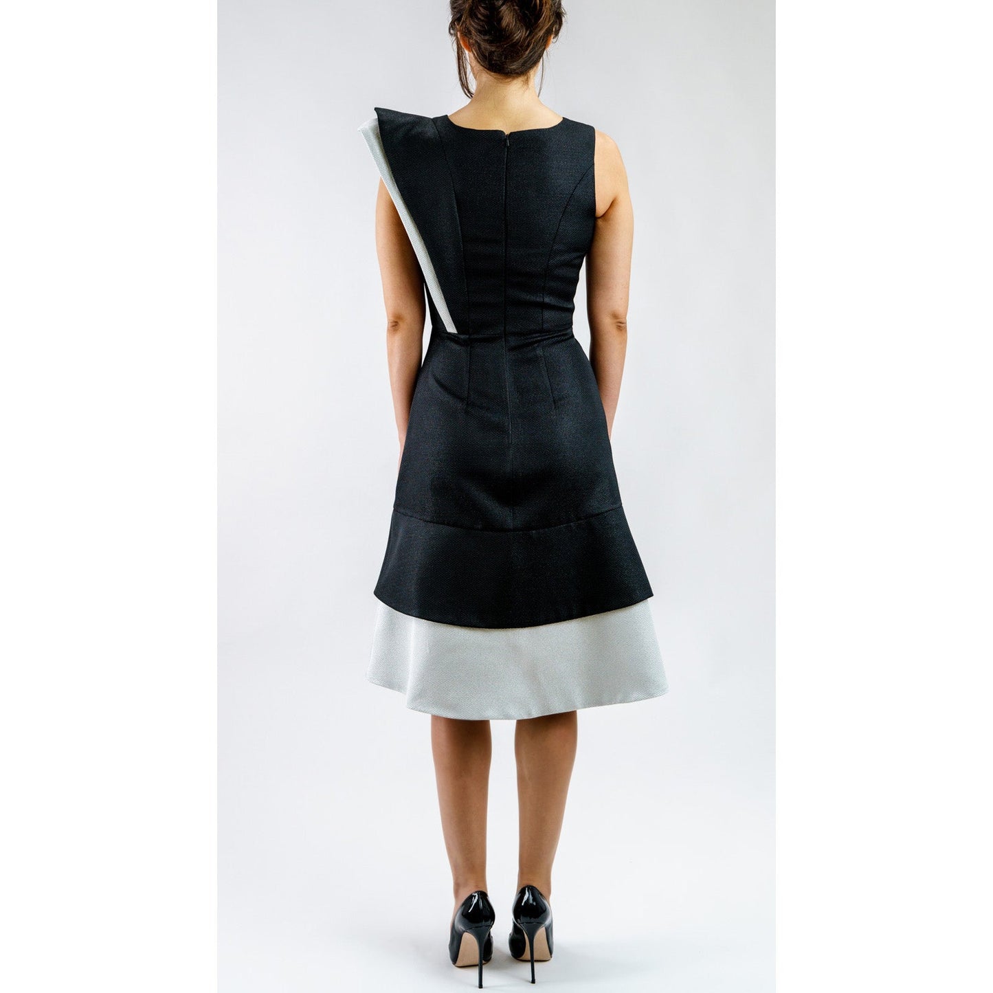 Asimetría Sin Miedo – Elegancia Negra que Rompe las Reglas Women's Fashion - Weddings & Events - Evening Dresses | Zulter VIP .