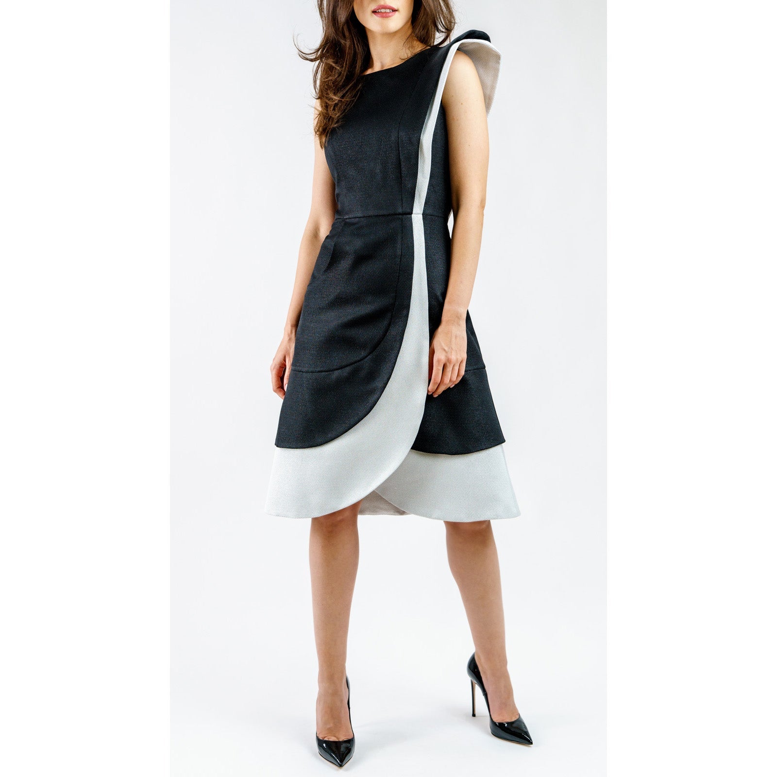 Asimetría Sin Miedo – Elegancia Negra que Rompe las Reglas Women's Fashion - Weddings & Events - Evening Dresses | Zulter VIP .