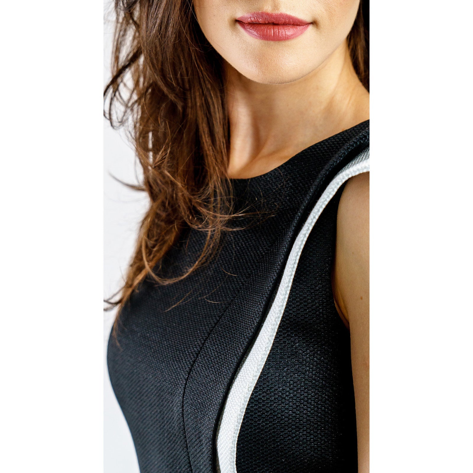 Asimetría Sin Miedo – Elegancia Negra que Rompe las Reglas Women's Fashion - Weddings & Events - Evening Dresses | Zulter VIP .