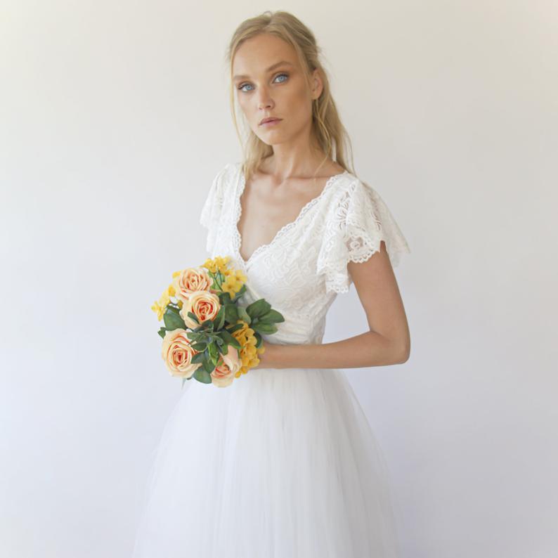 Vestido de Novia de Tul Abullonado Boho de Lujo – Escote en V y Cola Larga