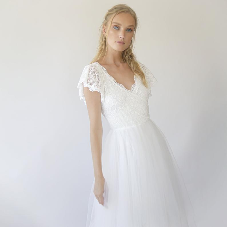 Vestido de Novia de Tul Abullonado Boho de Lujo – Escote en V y Cola Larga