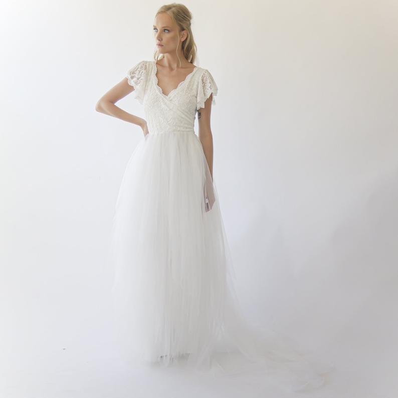Vestido de Novia de Tul Abullonado Boho de Lujo – Escote en V y Cola Larga