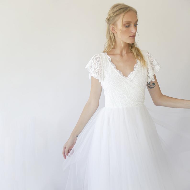 Vestido de Novia de Tul Abullonado Boho de Lujo – Escote en V y Cola Larga