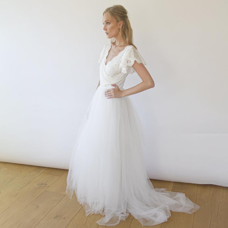 Vestido de Novia de Tul Abullonado Boho de Lujo – Escote en V y Cola Larga