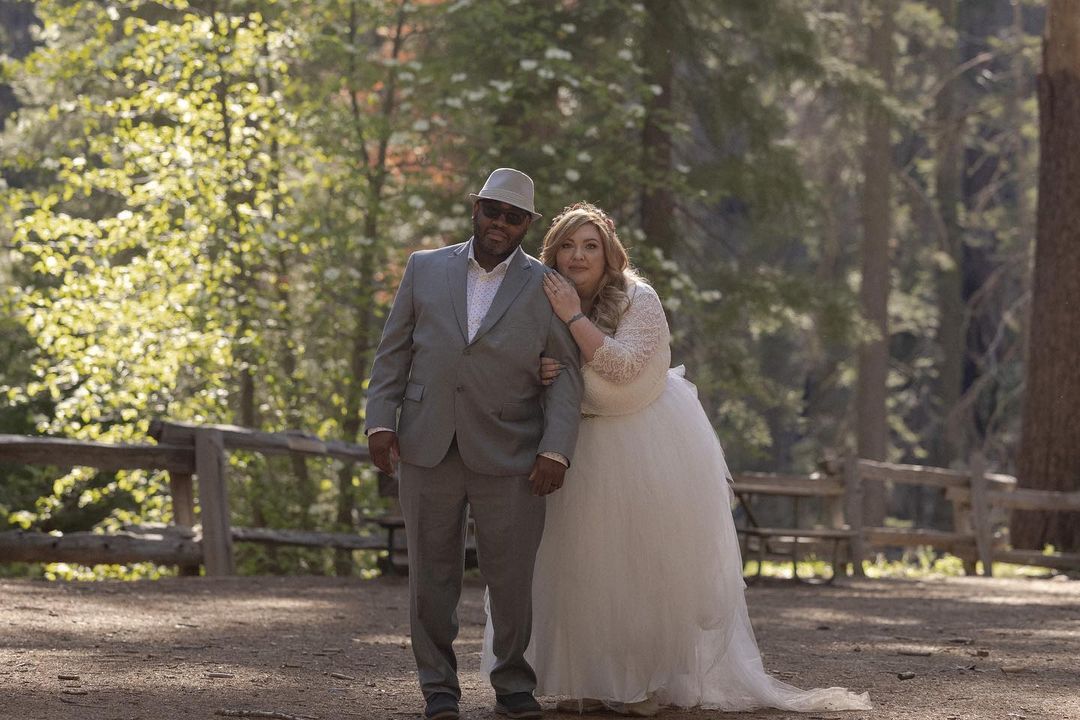 Vestido de Novia de Tul Abullonado Boho de Lujo – Escote en V y Cola Larga