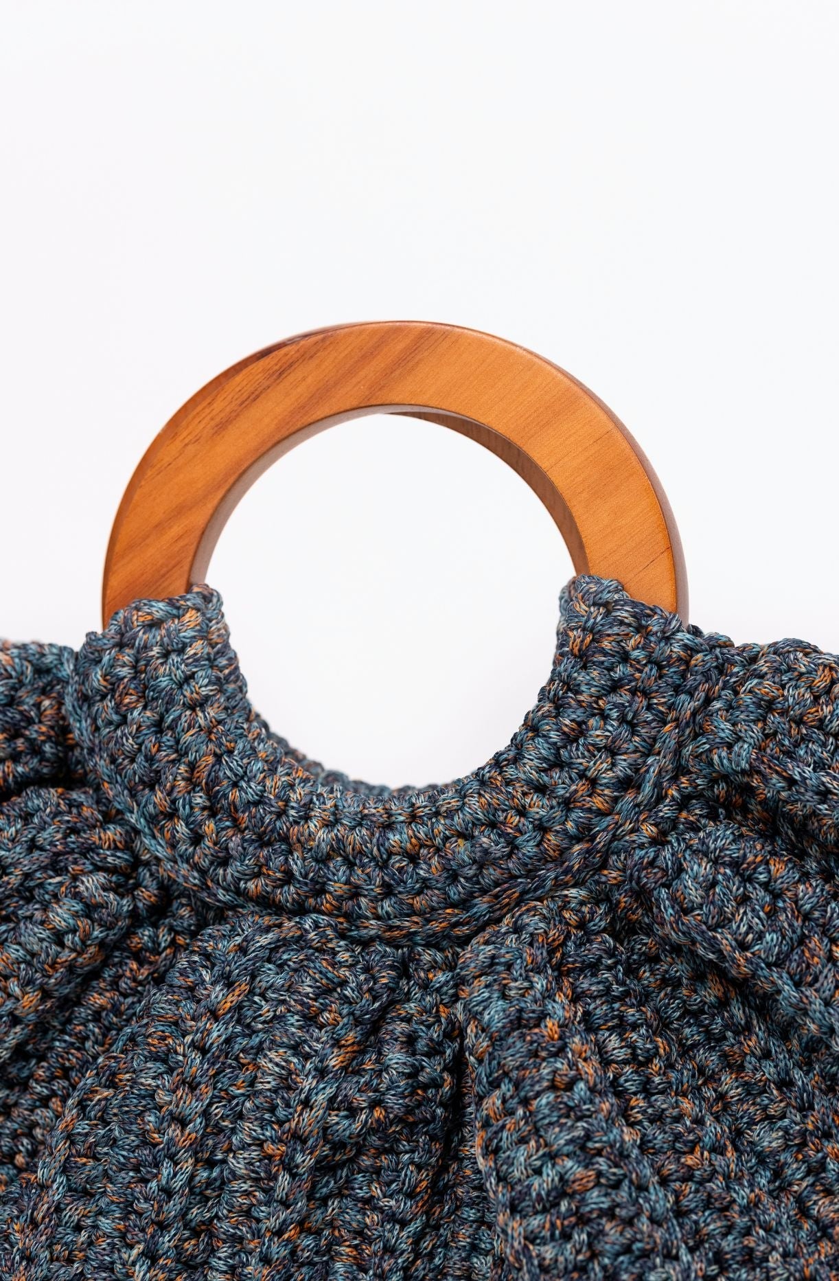 Bolso artesanal con alma de madera natural y elegancia atemporal Bags & Luggage - Women's Bags - Top - Handle Bags | Zulter VIP .