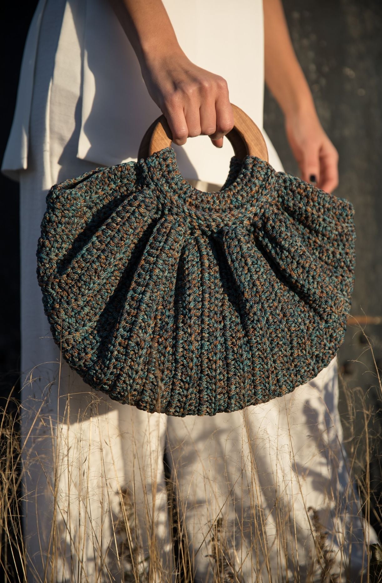 Bolso artesanal con alma de madera natural y elegancia atemporal Bags & Luggage - Women's Bags - Top - Handle Bags | Zulter VIP .