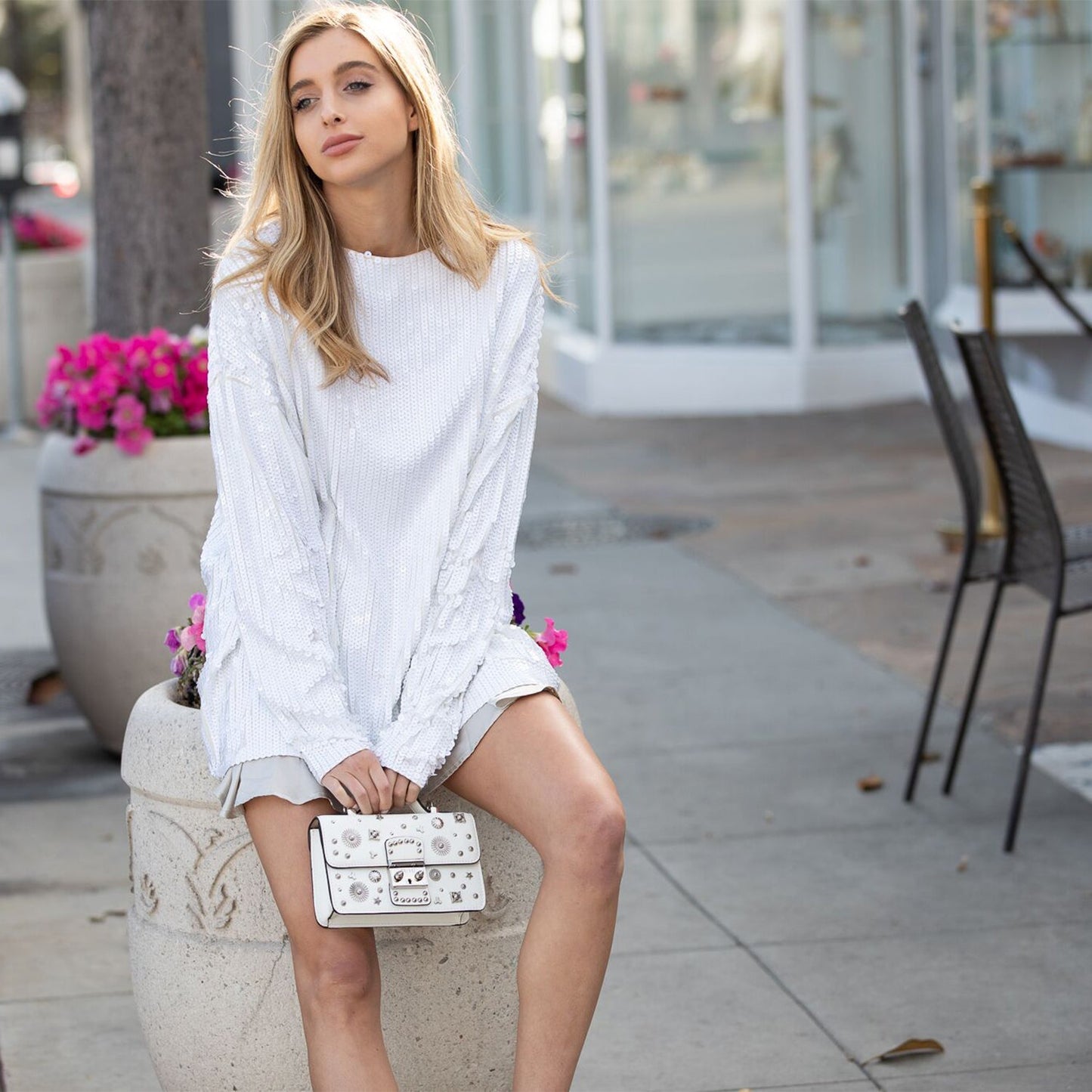 Bolso bandolera pequeño de piel blanca elegante con detalles metálicos Bags & Luggage - Women's Bags - Crossbody Bags | Zulter VIP .