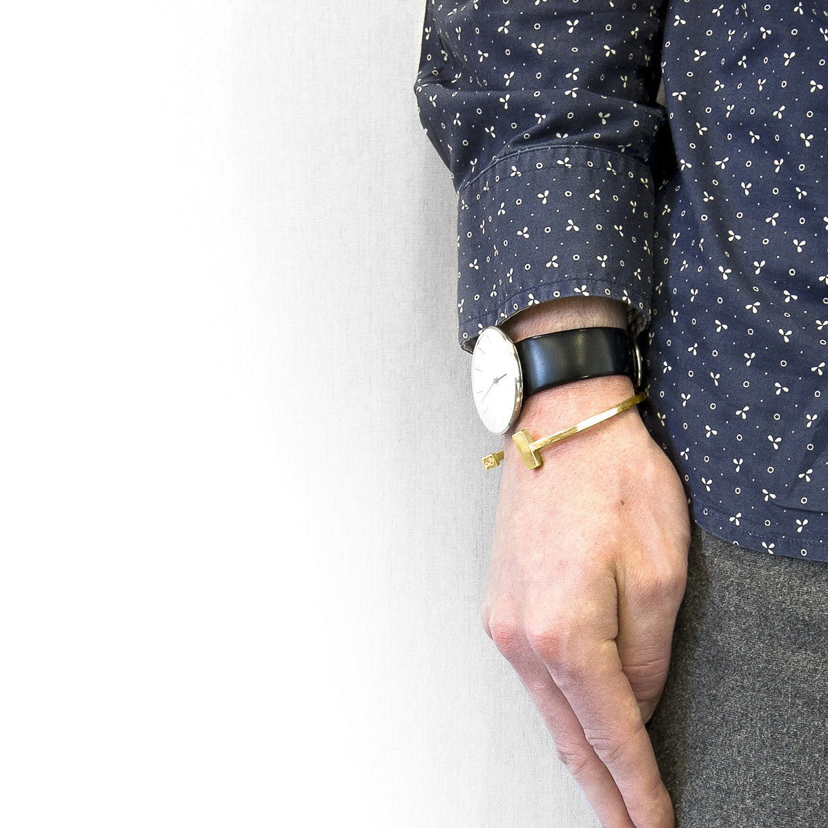 Brazalete de oro macizo de 9 quilates con diseño geométrico minimalista Jewelry & Accessories - Fine Jewelry - Bracelets & Bangles | Zulter VIP .