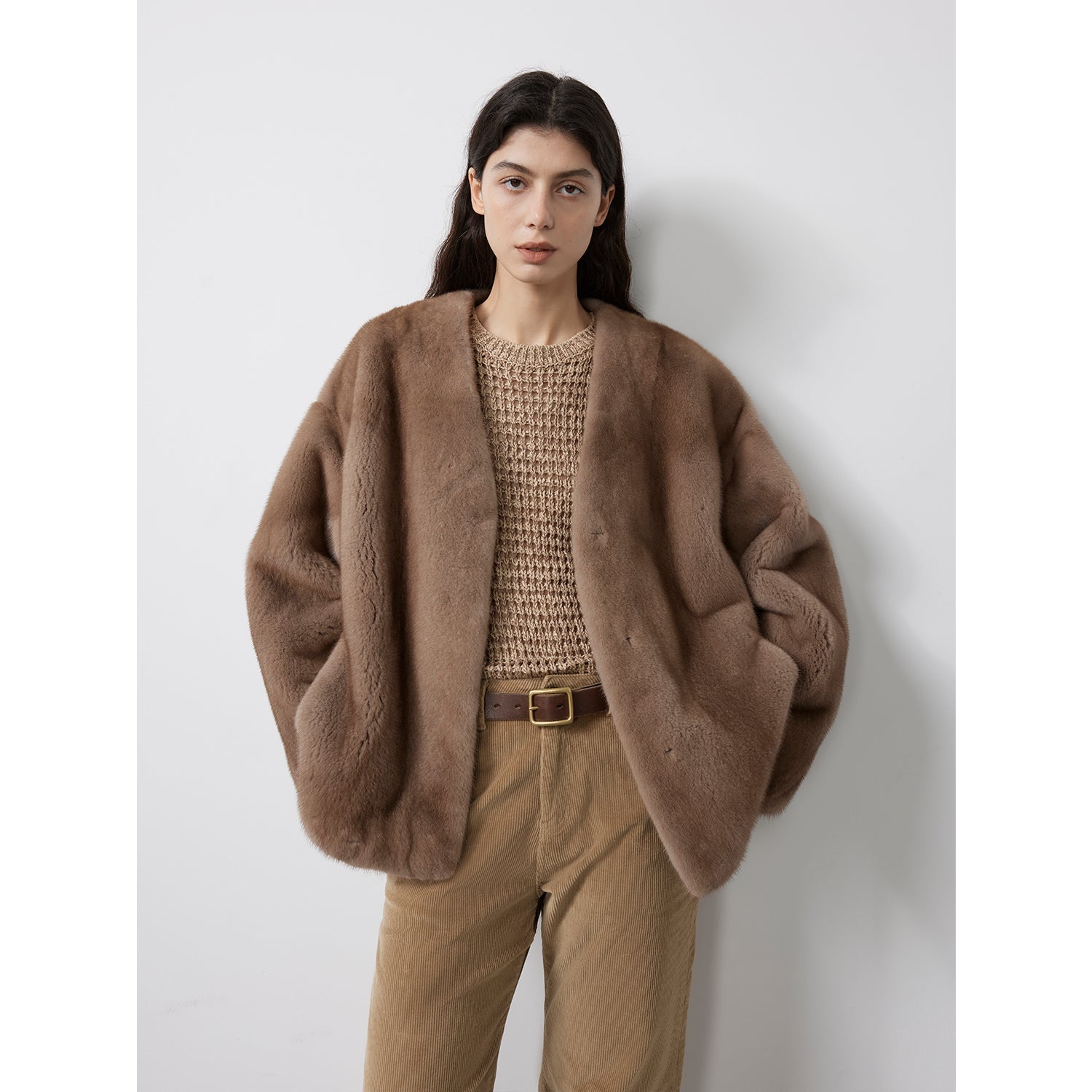 Chaqueta de Visón Louvre con Cuello en V – Edición Premium Women's Fashion - Women's Clothing - Jackets & Coats - Real Fur | Zulter VIP .