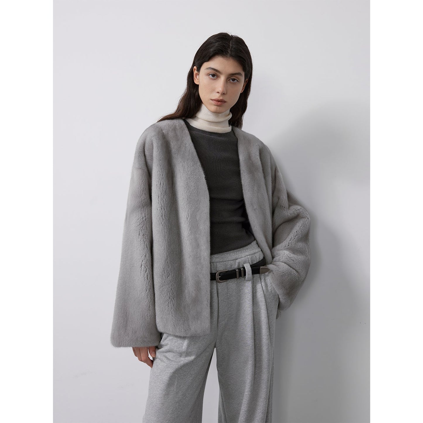 Chaqueta de Visón Louvre con Cuello en V – Edición Premium Women's Fashion - Women's Clothing - Jackets & Coats - Real Fur | Zulter VIP .