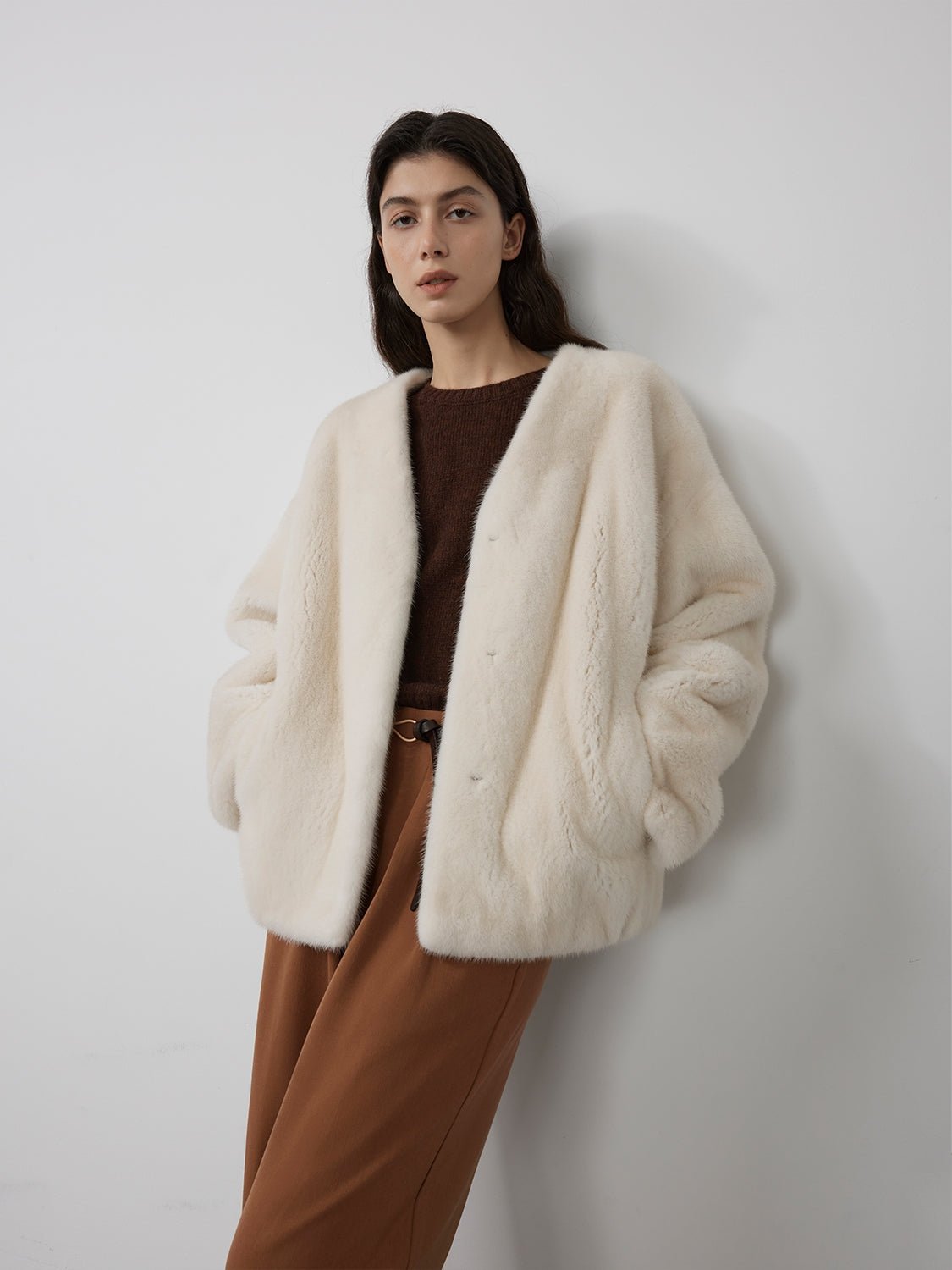 Chaqueta de Visón Louvre con Cuello en V – Edición Premium Women's Fashion - Women's Clothing - Jackets & Coats - Real Fur | Zulter VIP .