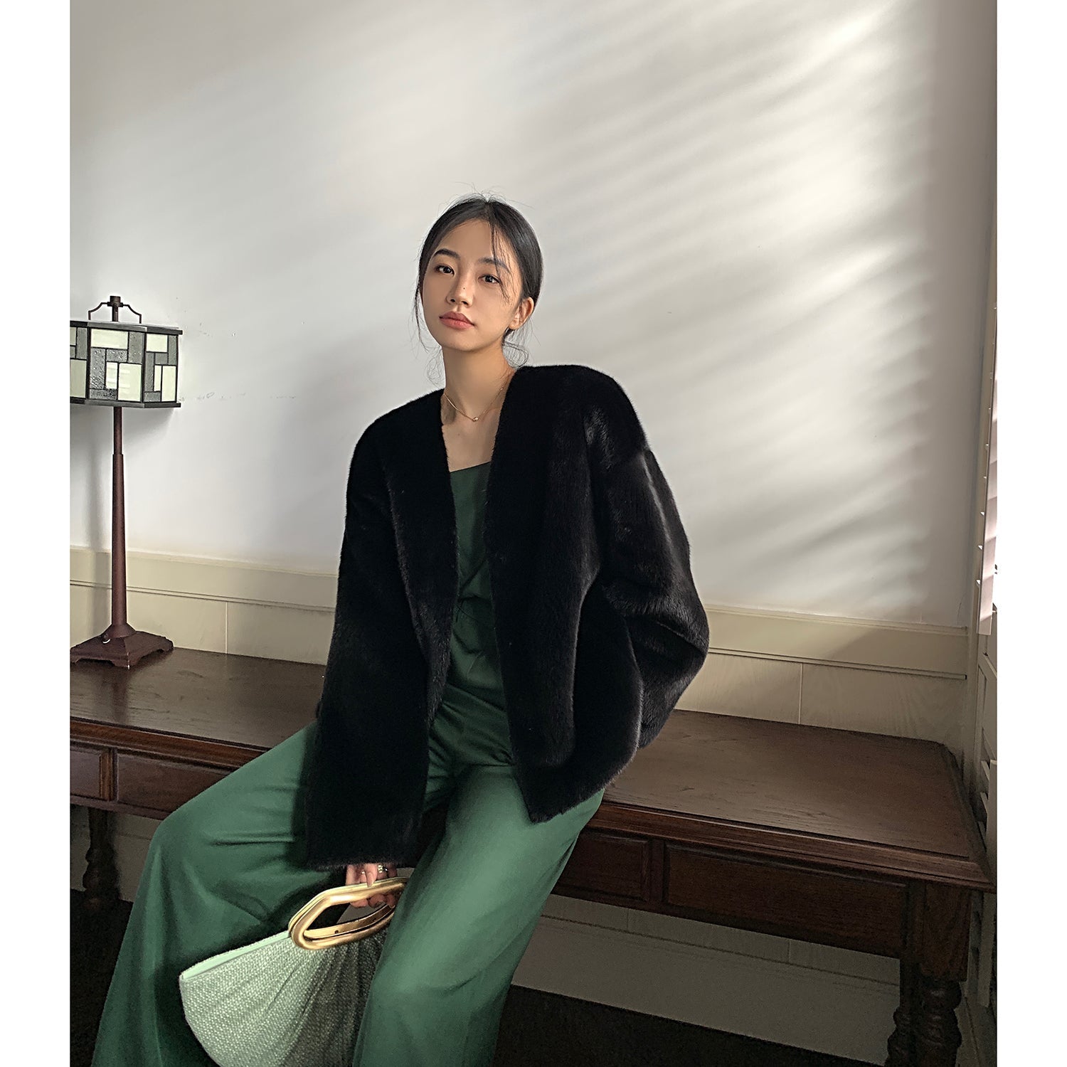 Chaqueta de Visón Louvre con Cuello en V – Edición Premium Women's Fashion - Women's Clothing - Jackets & Coats - Real Fur | Zulter VIP .