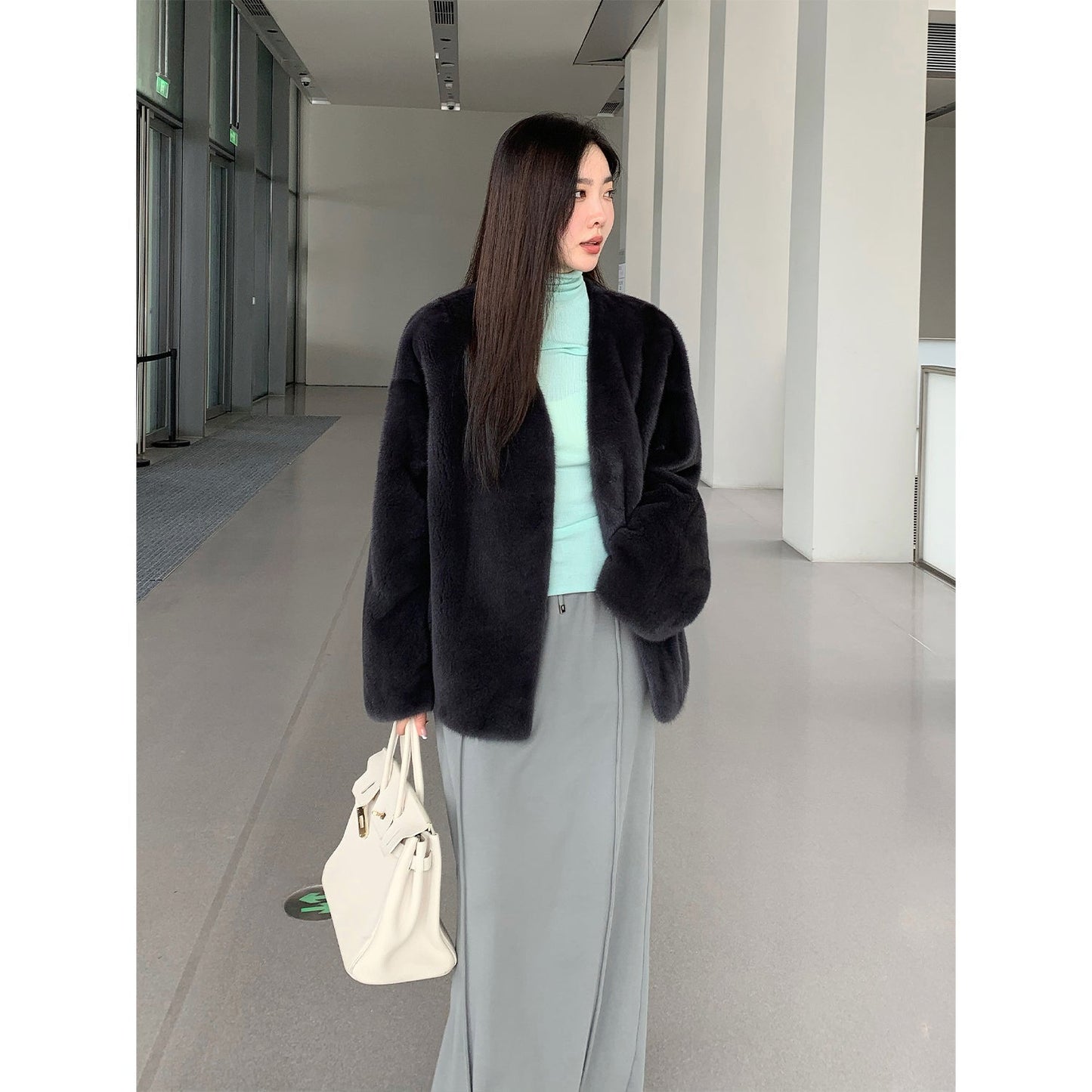 Chaqueta de Visón Louvre con Cuello en V – Edición Premium Women's Fashion - Women's Clothing - Jackets & Coats - Real Fur | Zulter VIP .