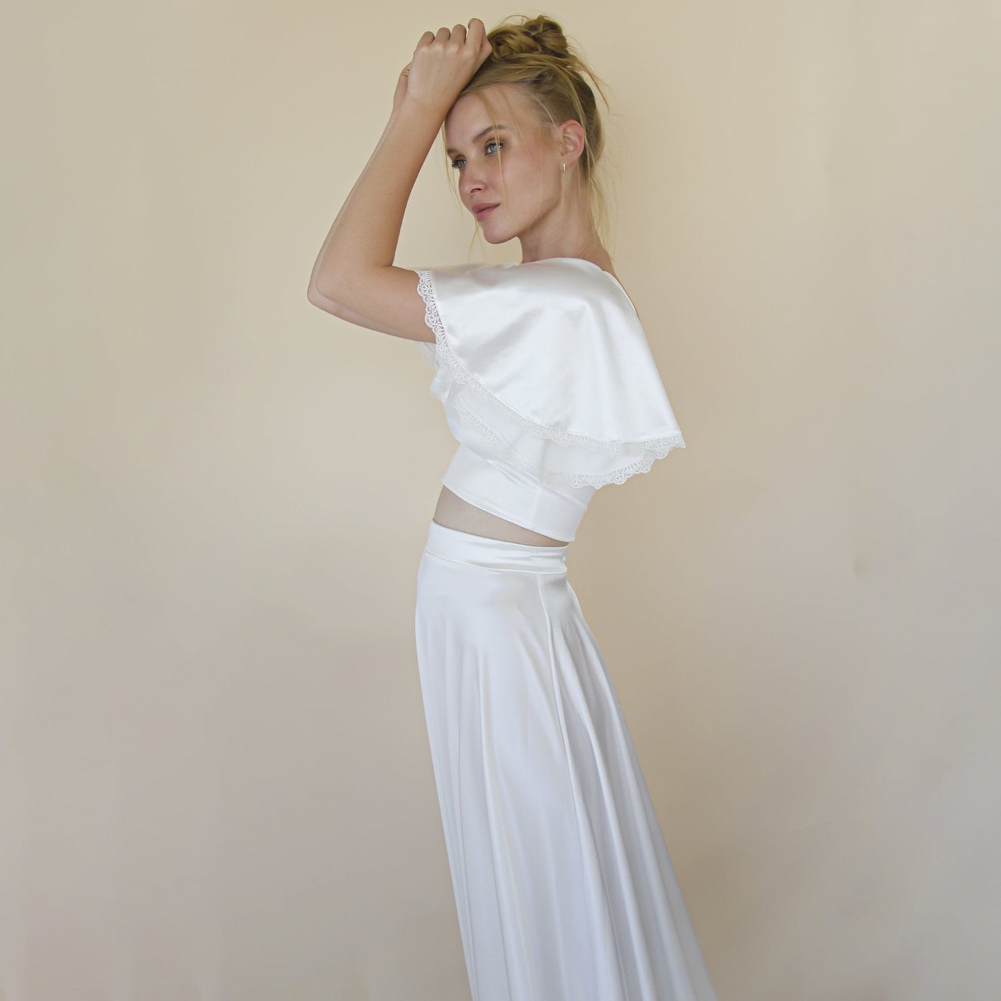 Conjunto elegante de falda larga de seda y top con escote cuadrado en color marfil Women's Fashion - Women's Clothing - Dress | Zulter VIP .