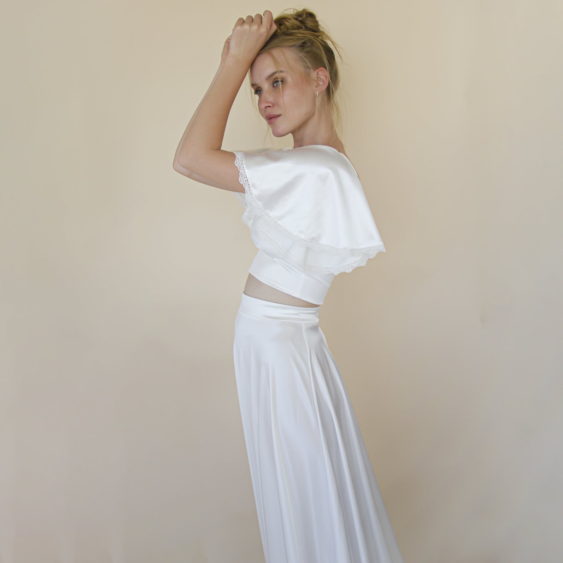 Conjunto elegante de falda larga de seda y top con escote cuadrado en color marfil Women's Fashion - Women's Clothing - Dress | Zulter VIP .