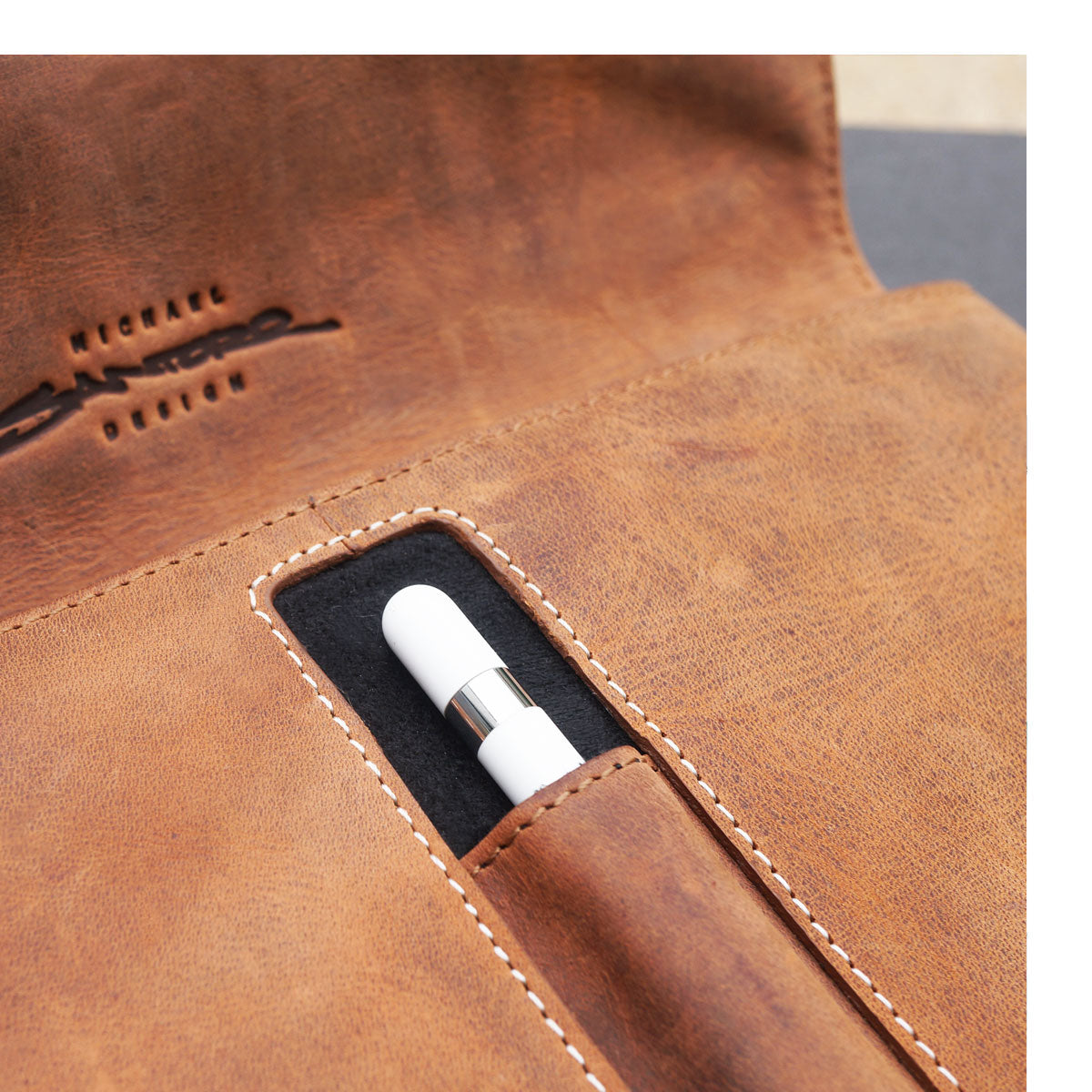 "ZulterVIP™ Executive - Premium Ledertasche, die Ihr Tablet mit Stil schützt".