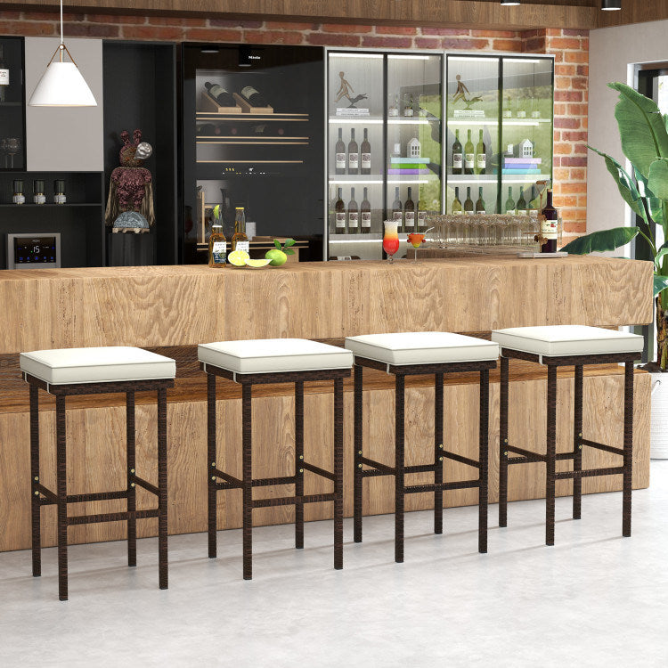 Juego de 2 taburetes altos de mimbre con cojín y reposapiés | Patio elegante & barra exclusiva