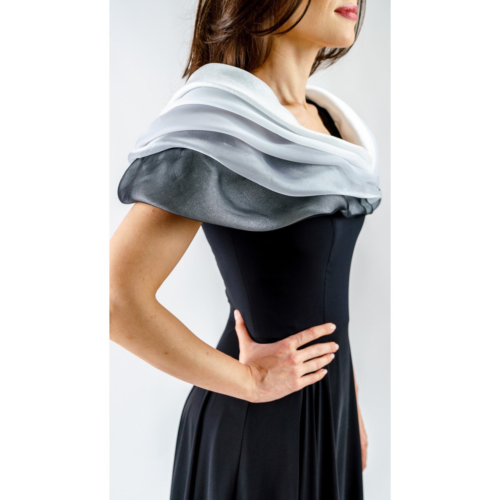 Elegancia de Seda Esculpida en Negro Women's Fashion - Weddings & Events - Evening Dresses | Zulter VIP .