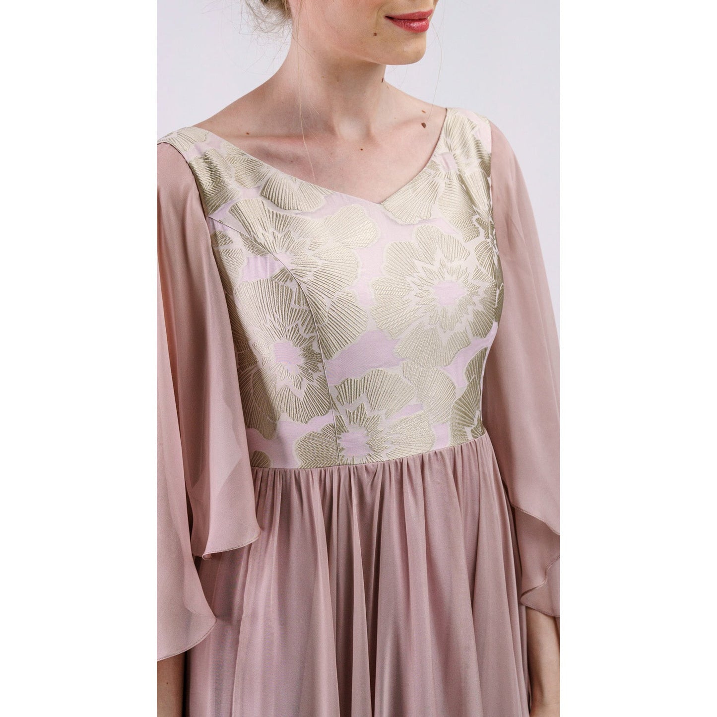 Elegancia Serena en Rosa Suave Women's Fashion - Weddings & Events - Evening Dresses | Zulter VIP .