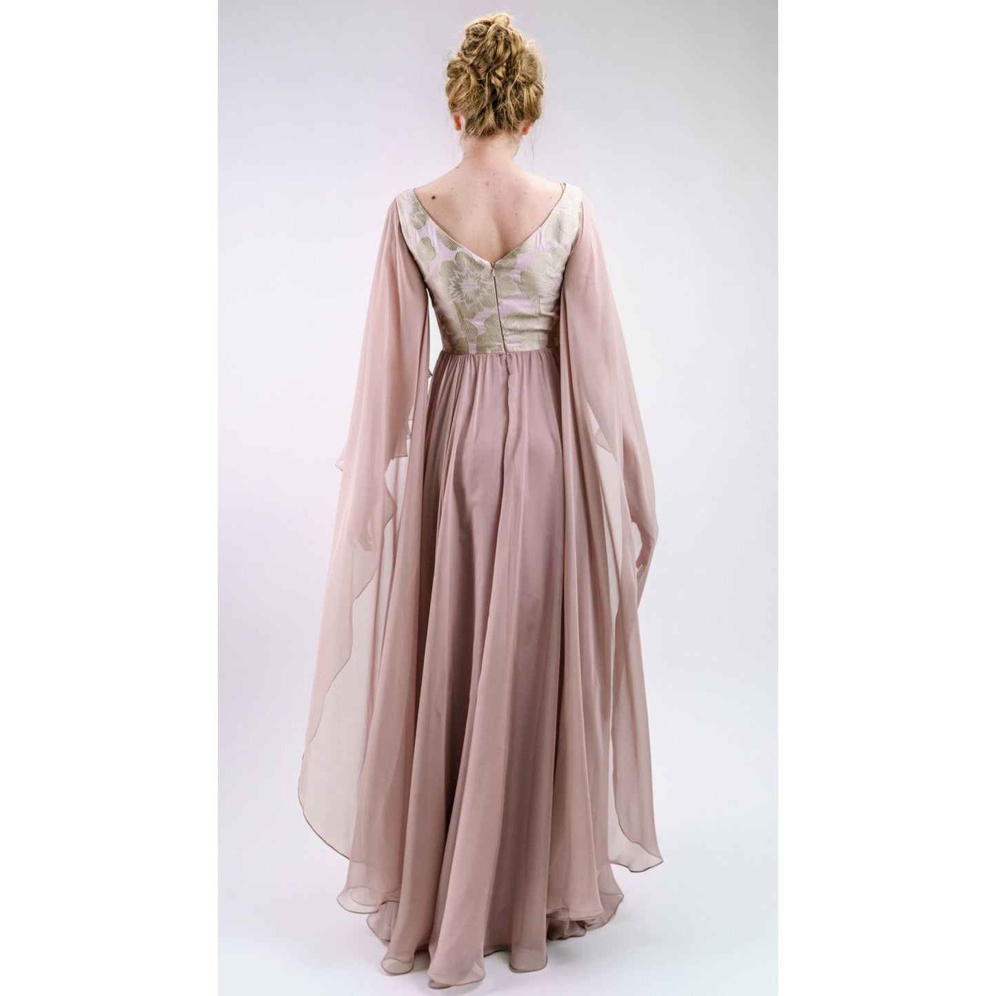 Elegancia Serena en Rosa Suave Women's Fashion - Weddings & Events - Evening Dresses | Zulter VIP .