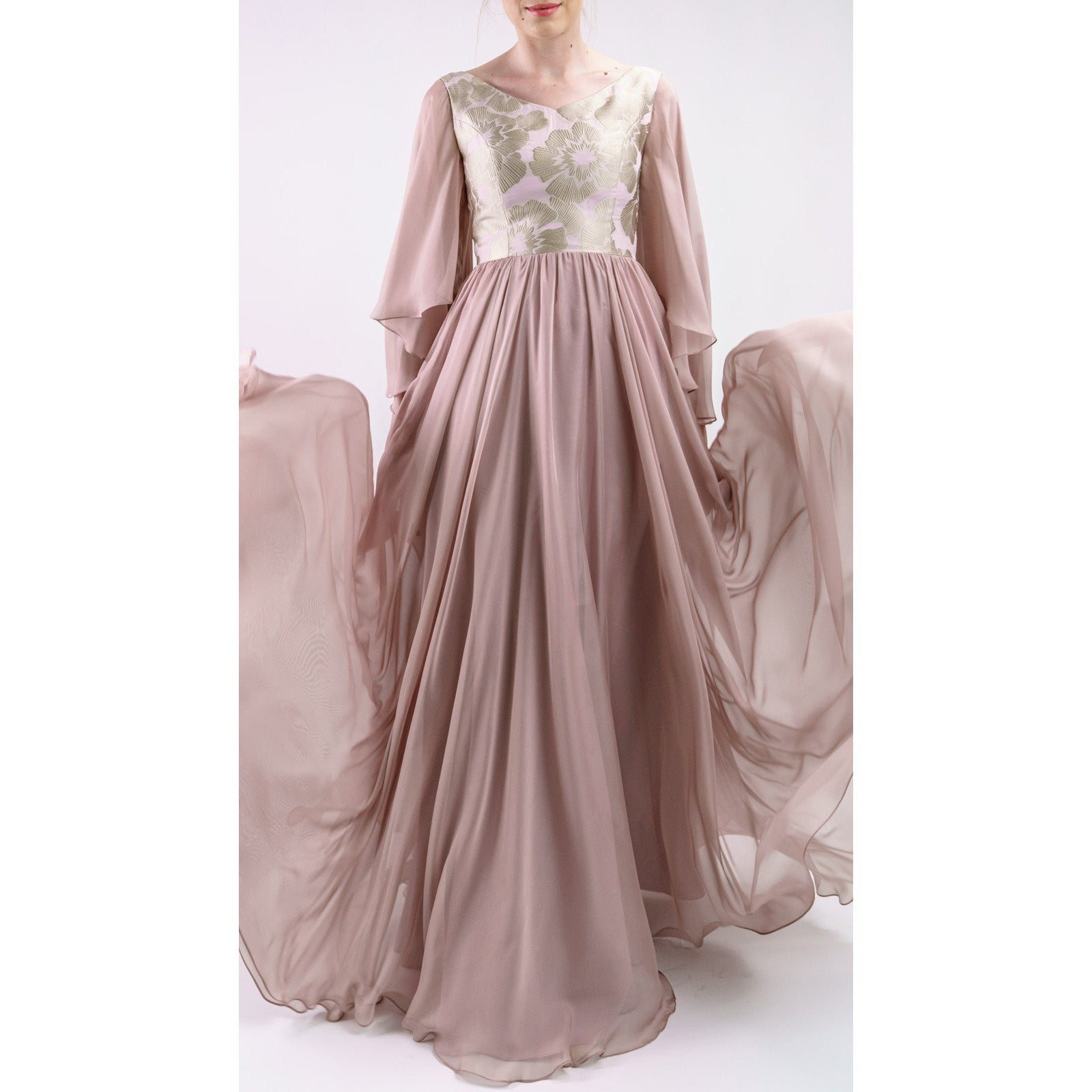 Elegancia Serena en Rosa Suave Women's Fashion - Weddings & Events - Evening Dresses | Zulter VIP .