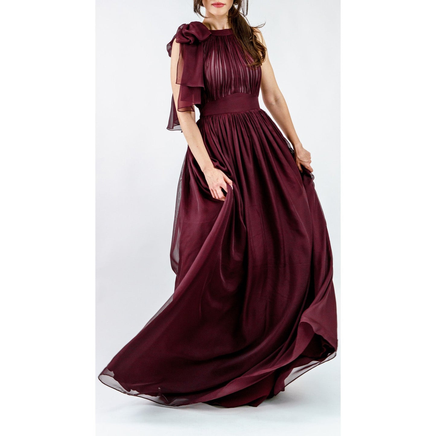 Elegancia Soñada – Fluidez que Atrae Todas las Miradas Women's Fashion - Weddings & Events - Evening Dresses | Zulter VIP .