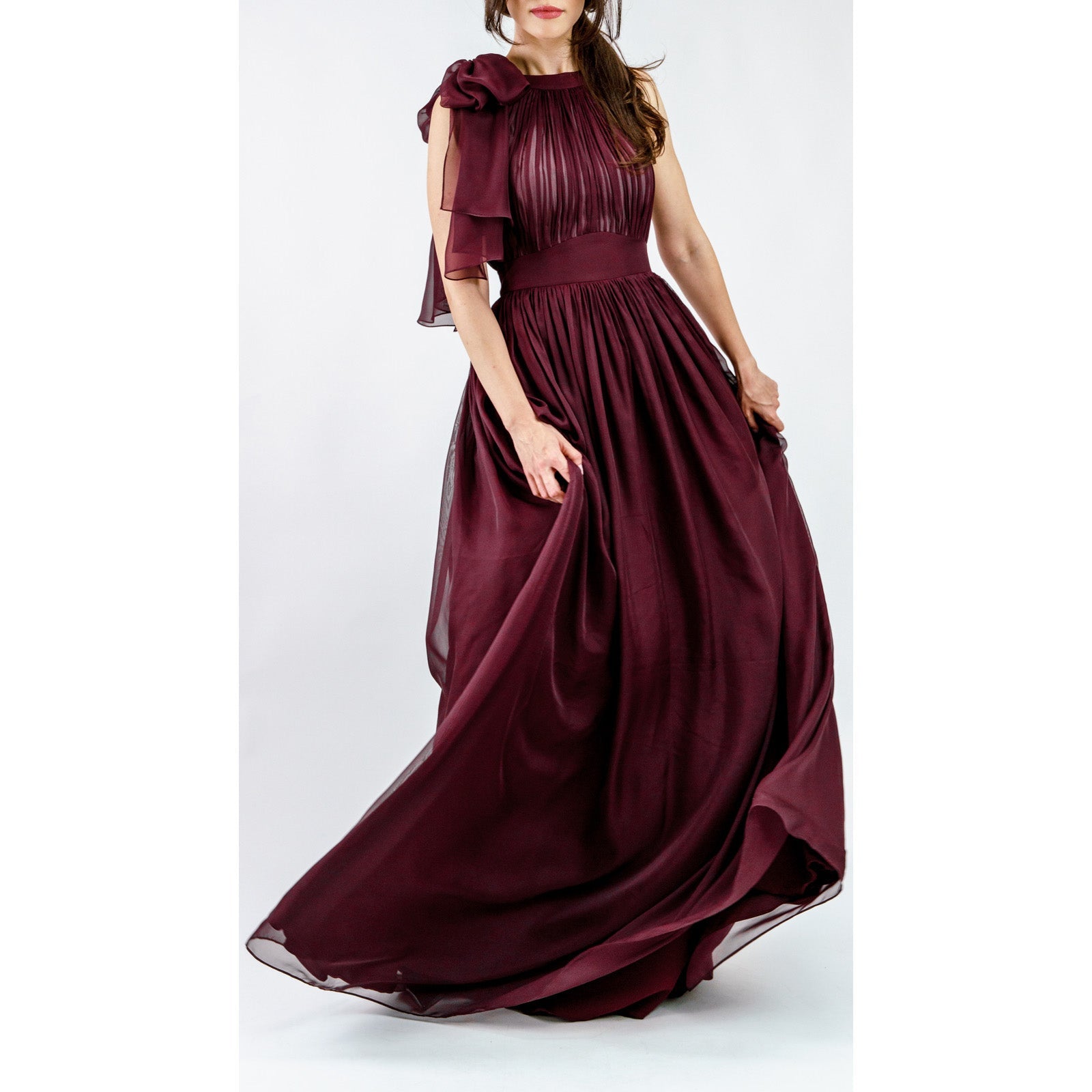 Elegancia Soñada – Fluidez que Atrae Todas las Miradas Women's Fashion - Weddings & Events - Evening Dresses | Zulter VIP .