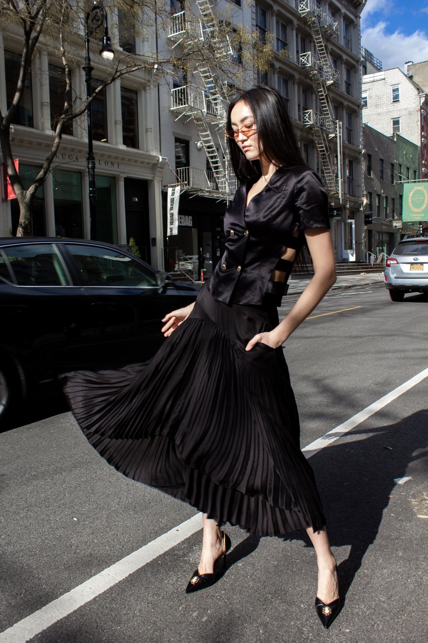 Falda negra Maryanne – Elegancia pura y línea impecable Women's Fashion - Women's Clothing - Skirt - Pleated skirt | Zulter VIP .