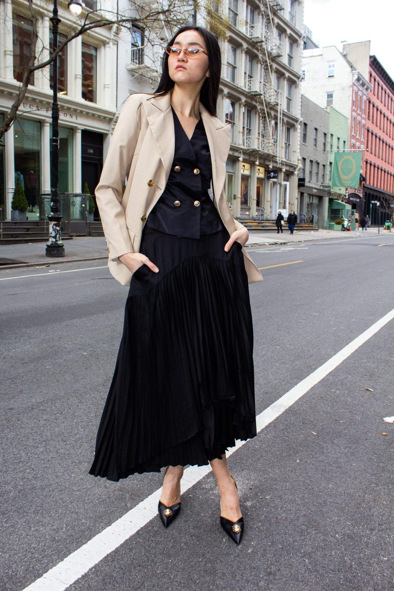 Falda negra Maryanne – Elegancia pura y línea impecable Women's Fashion - Women's Clothing - Skirt - Pleated skirt | Zulter VIP .