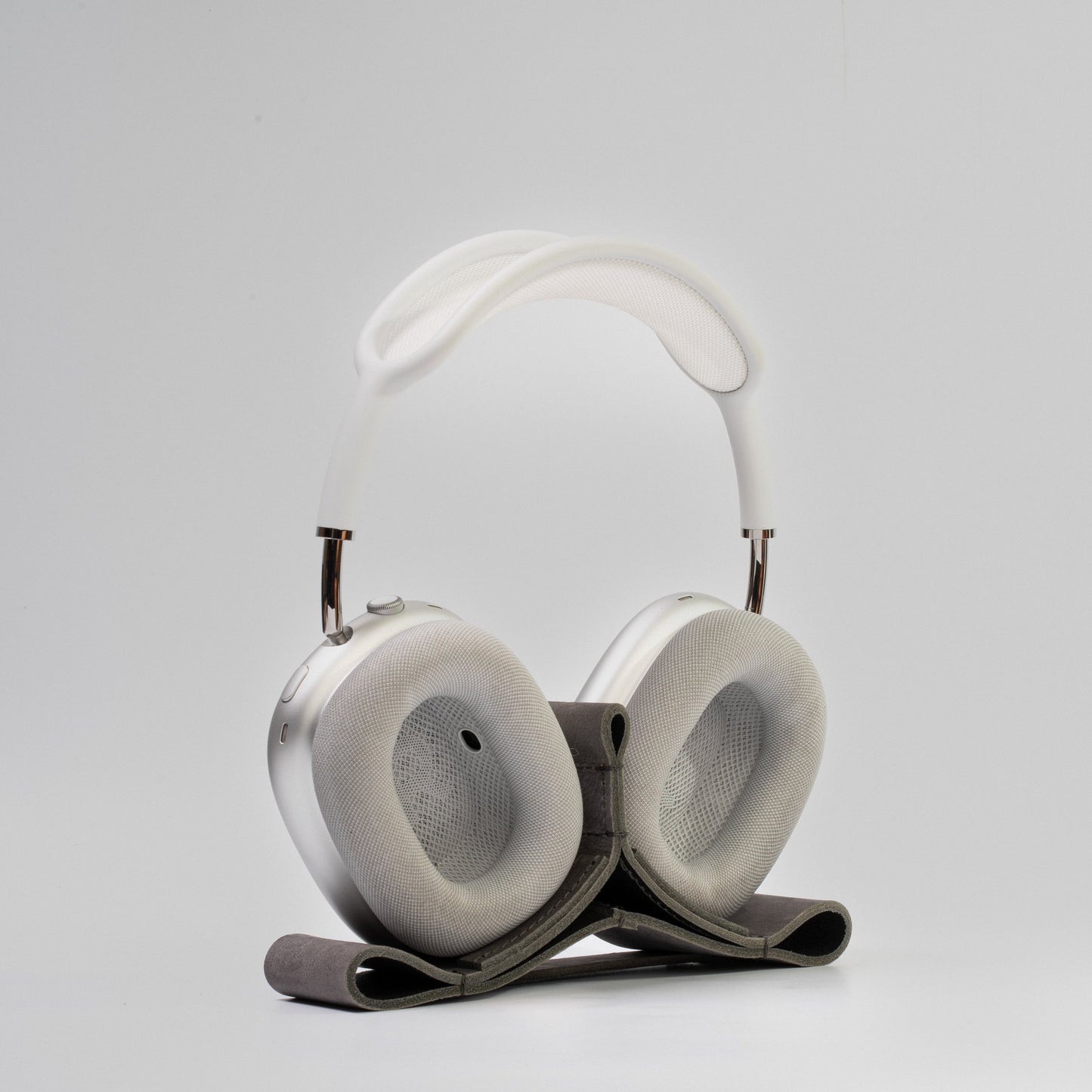 Minimalist Stone Stand - Silent Elegance for your High-End Headphones