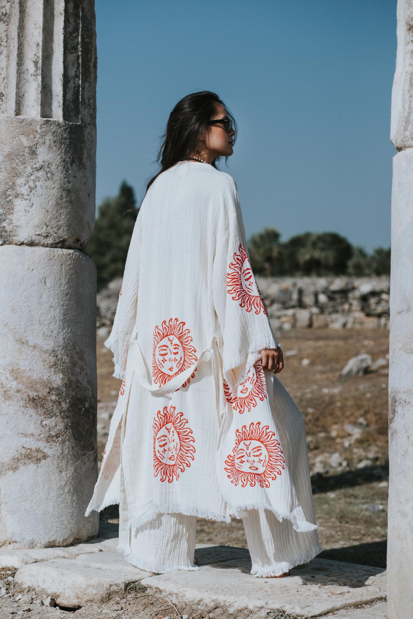 Peignoir en coton biologique fait main avec impression solaire - Elégance naturelle