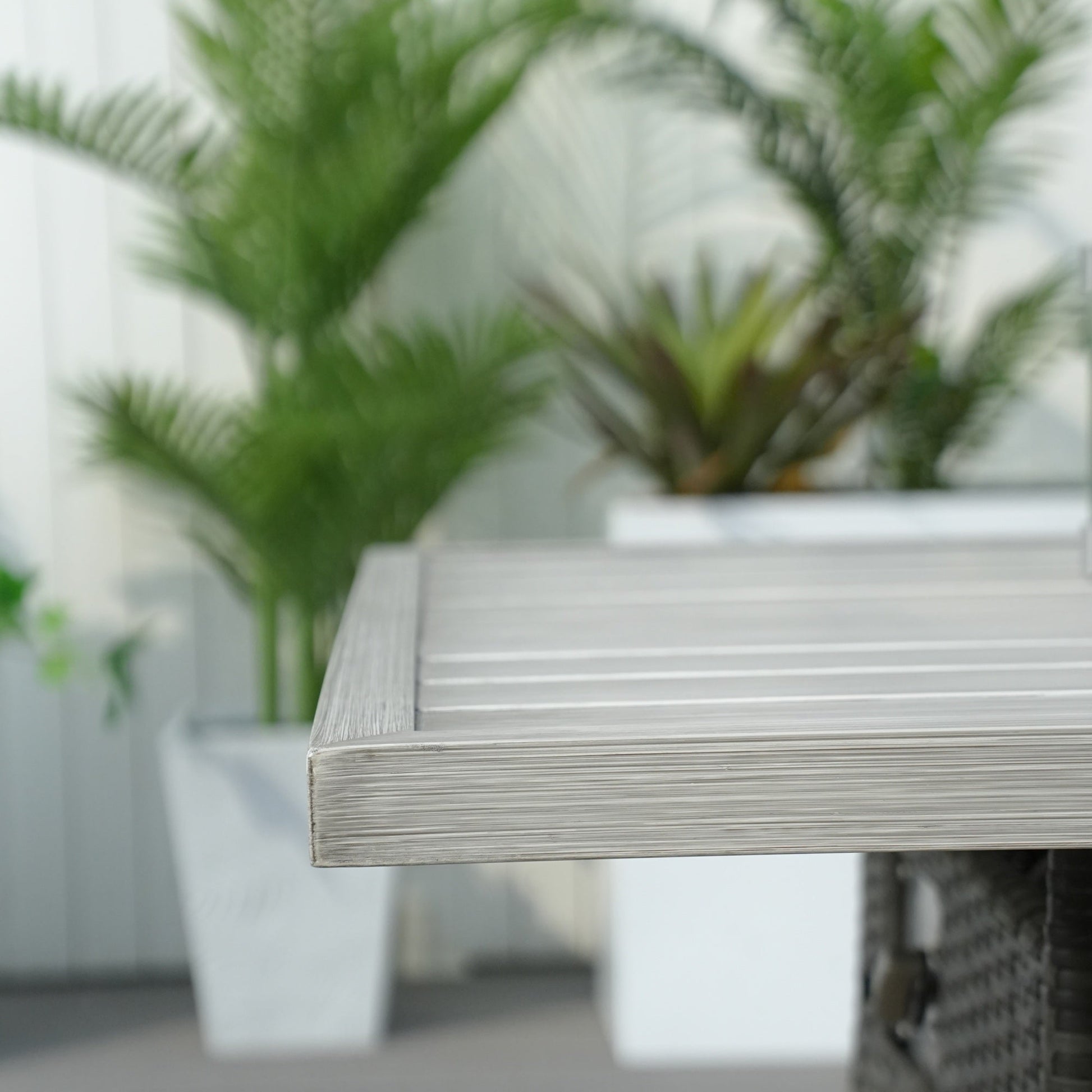 Mesa de comedor con fogón central de ratán sintético y aluminio – Diseño exclusivo para exterior e interior Home & Garden - Kitchen, Dining & Bar - Table Decoration & Accessories | Zulter VIP