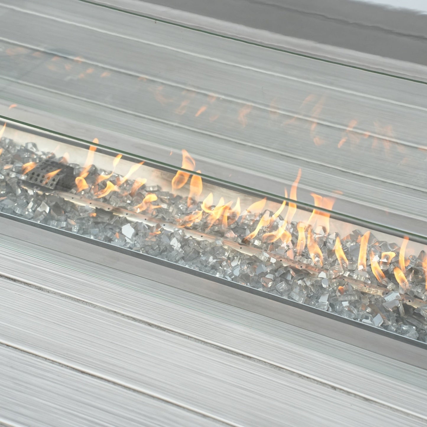 Mesa de comedor con fogón central de ratán sintético y aluminio – Diseño exclusivo para exterior e interior Home & Garden - Kitchen, Dining & Bar - Table Decoration & Accessories | Zulter VIP