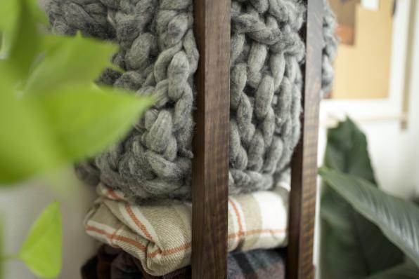 Soporte de Pared Artesanal en Nogal y Acero – Diseño Minimalista Premium Home & Garden - Furniture - Home Furniture | Zulter VIP .