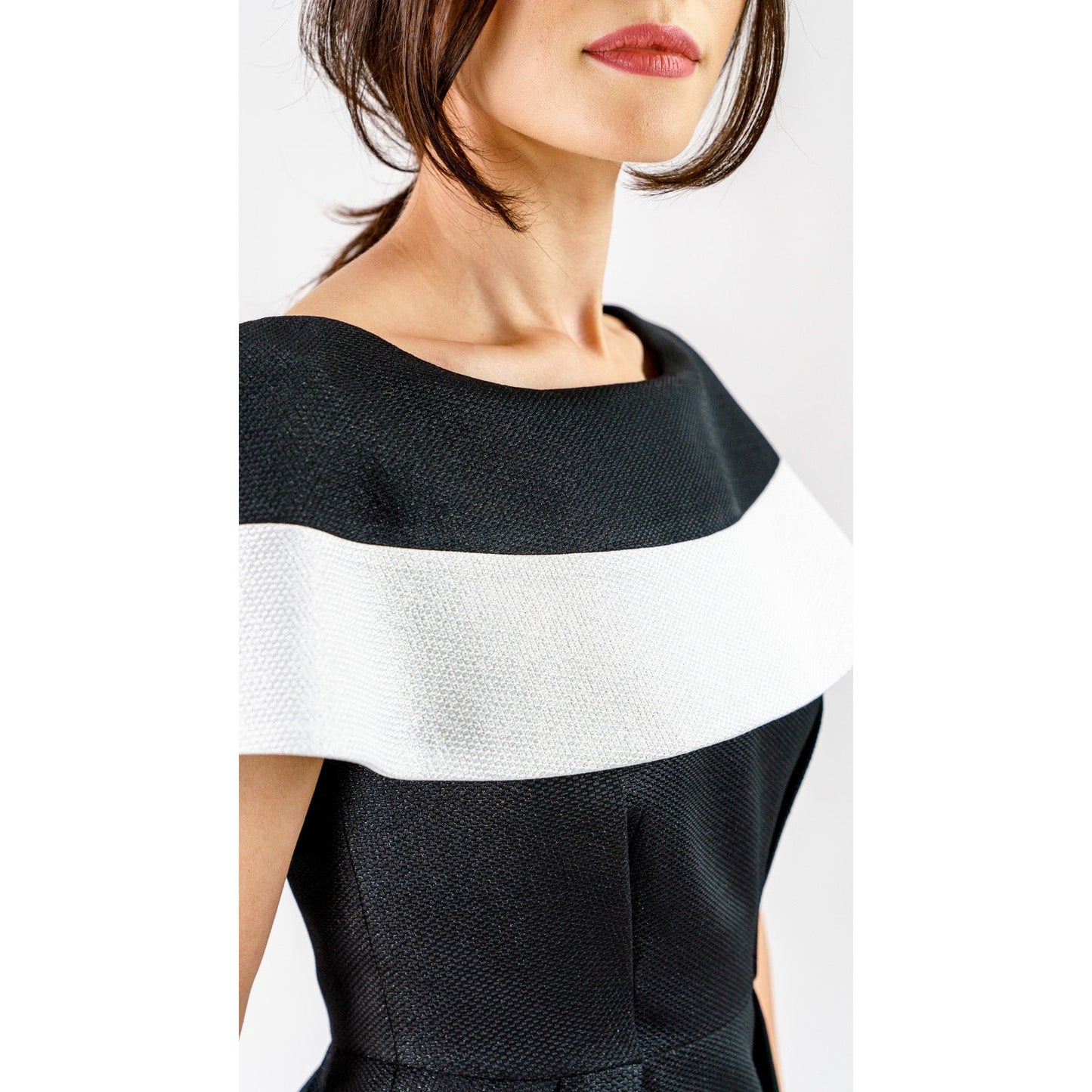 Suave Encanto – Elegancia Negra con Silueta Esbelta Women's Fashion - Weddings & Events - Evening Dresses | Zulter VIP .